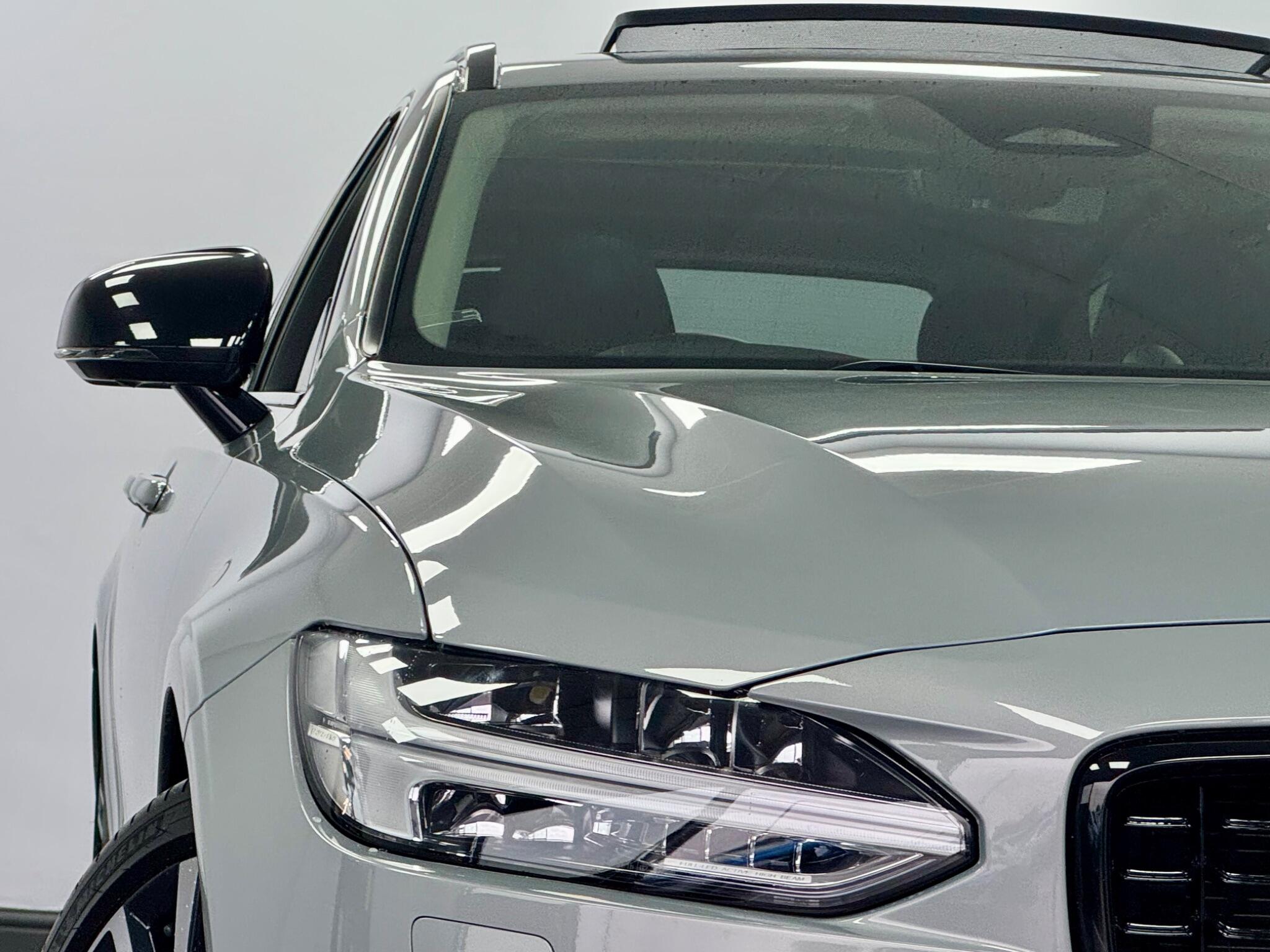 Volvo V90 view 3