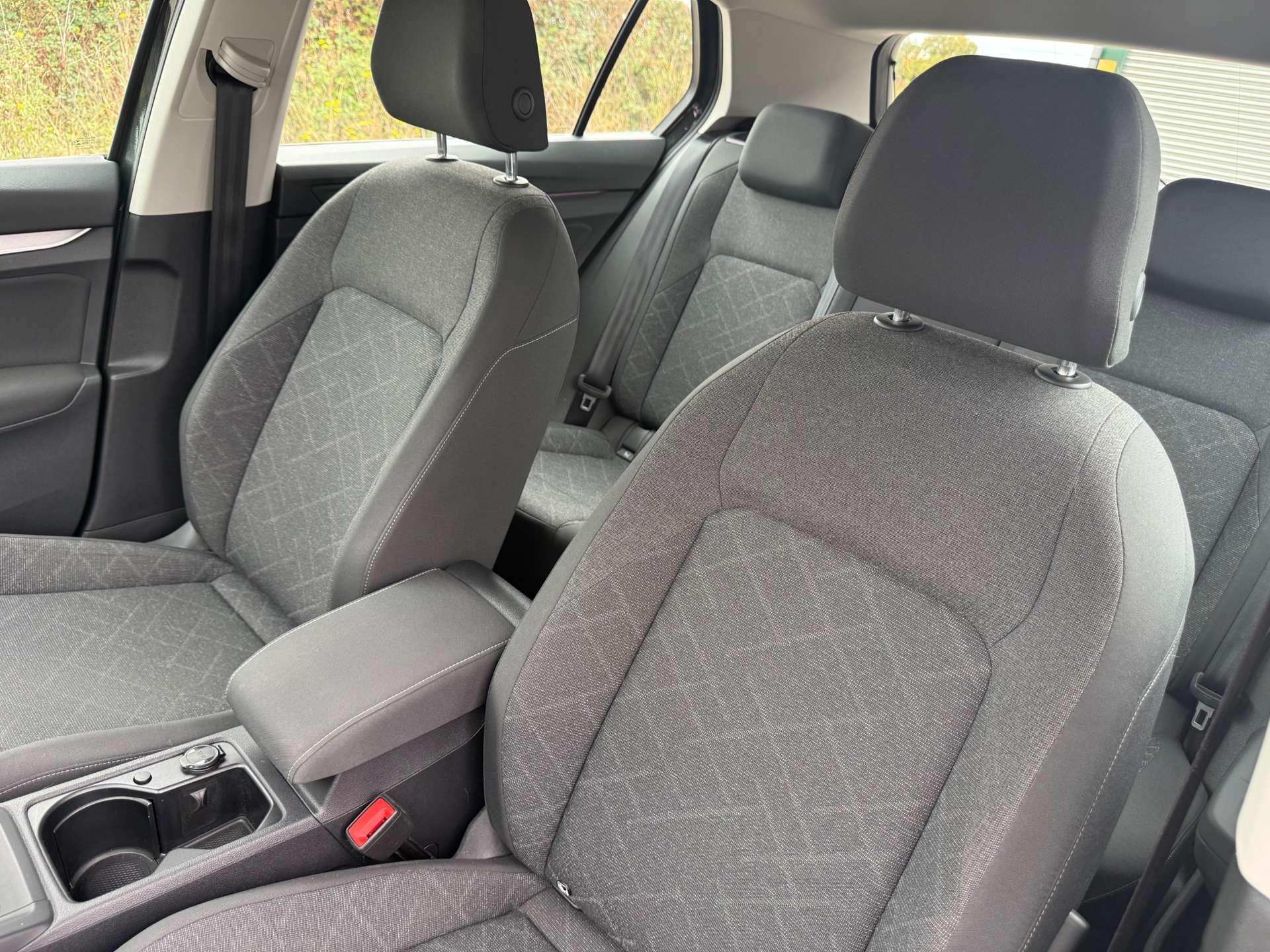 Volkswagen Golf view 30
