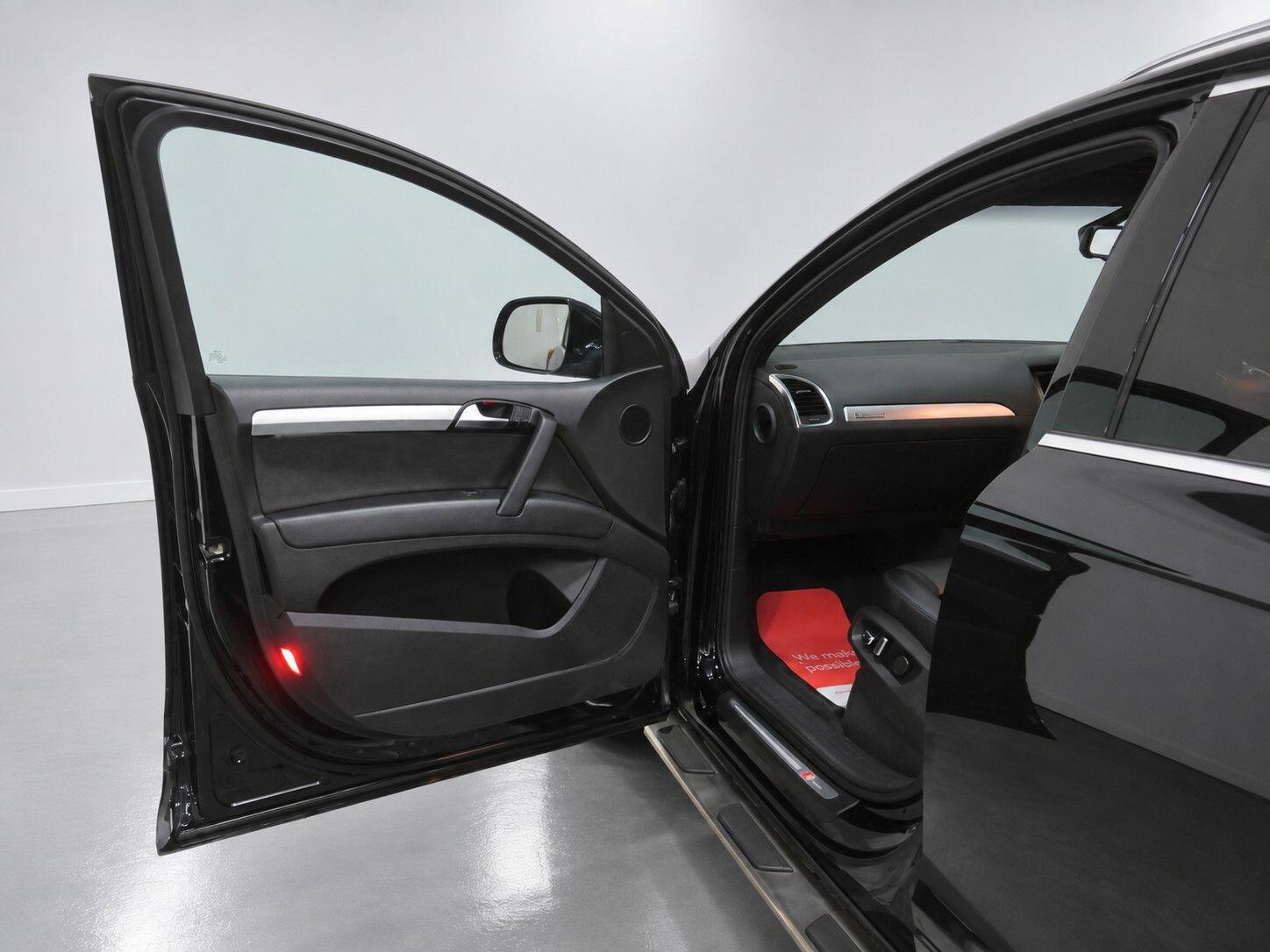 Audi Q7 view 27