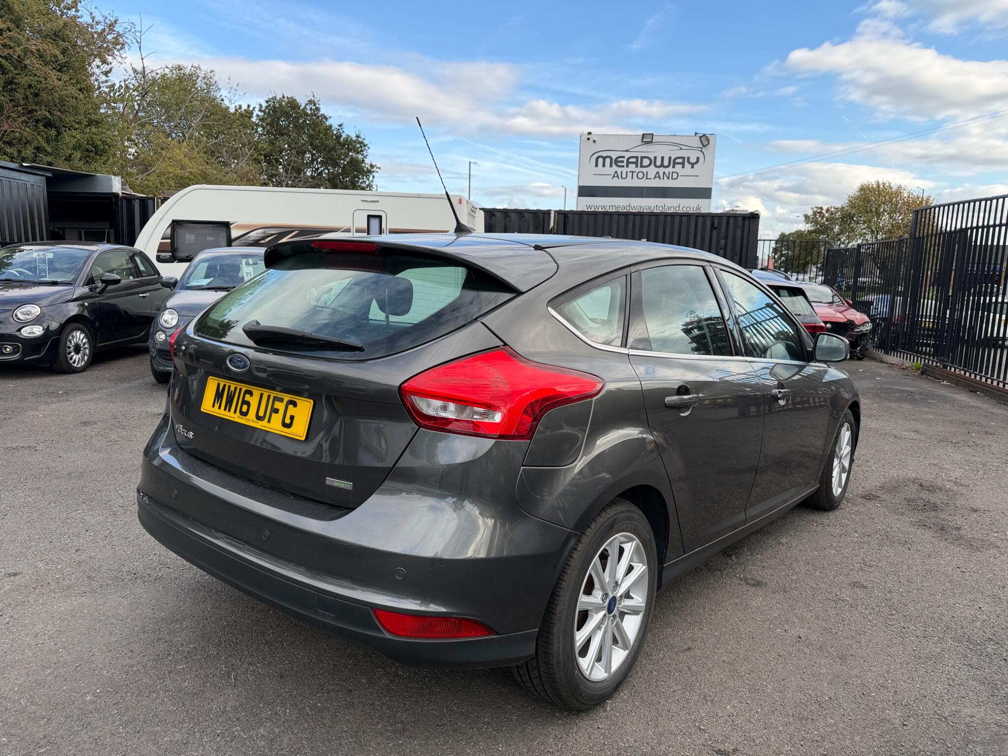Ford Focus view 11