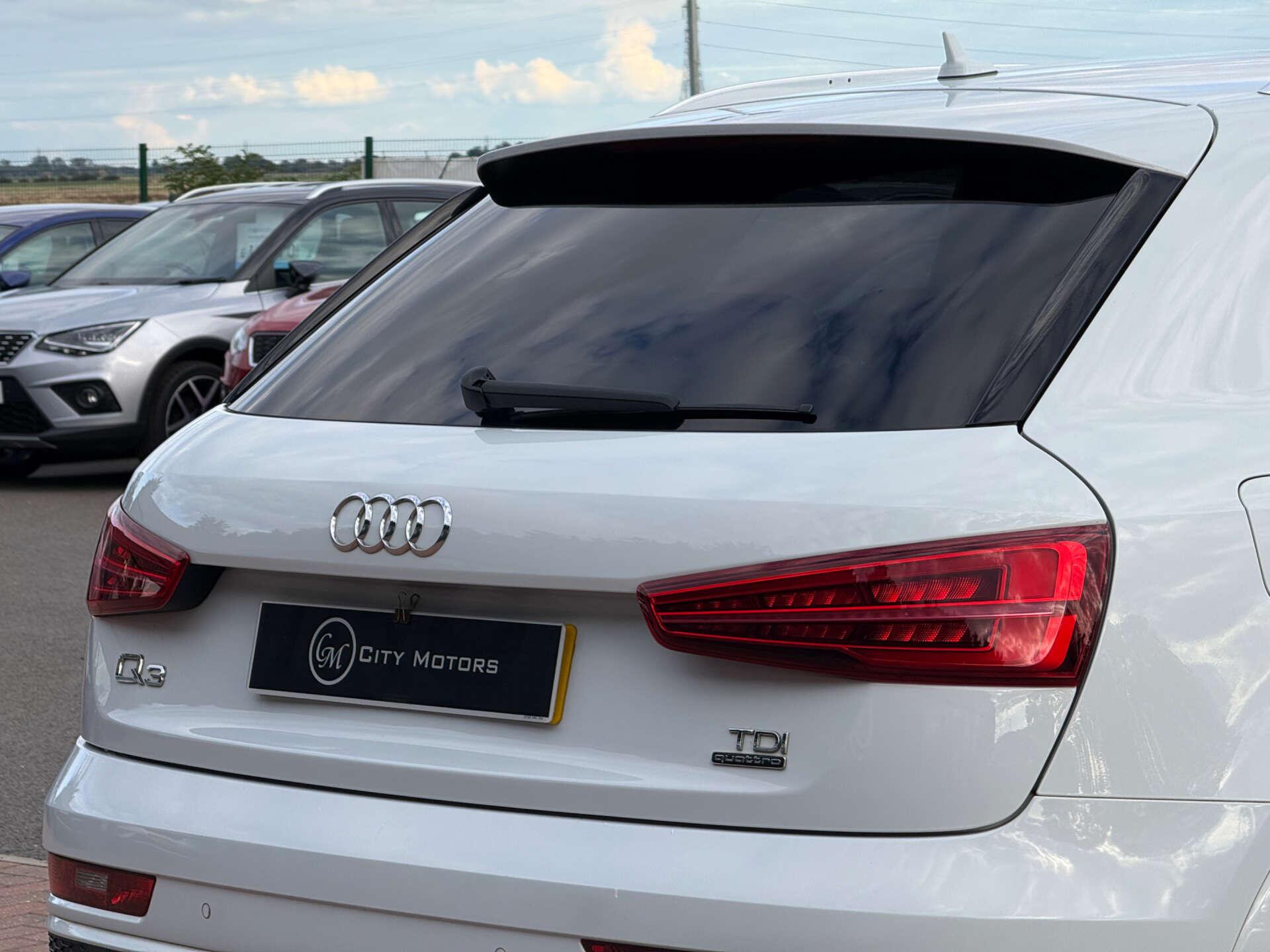 Audi Q3 view 22