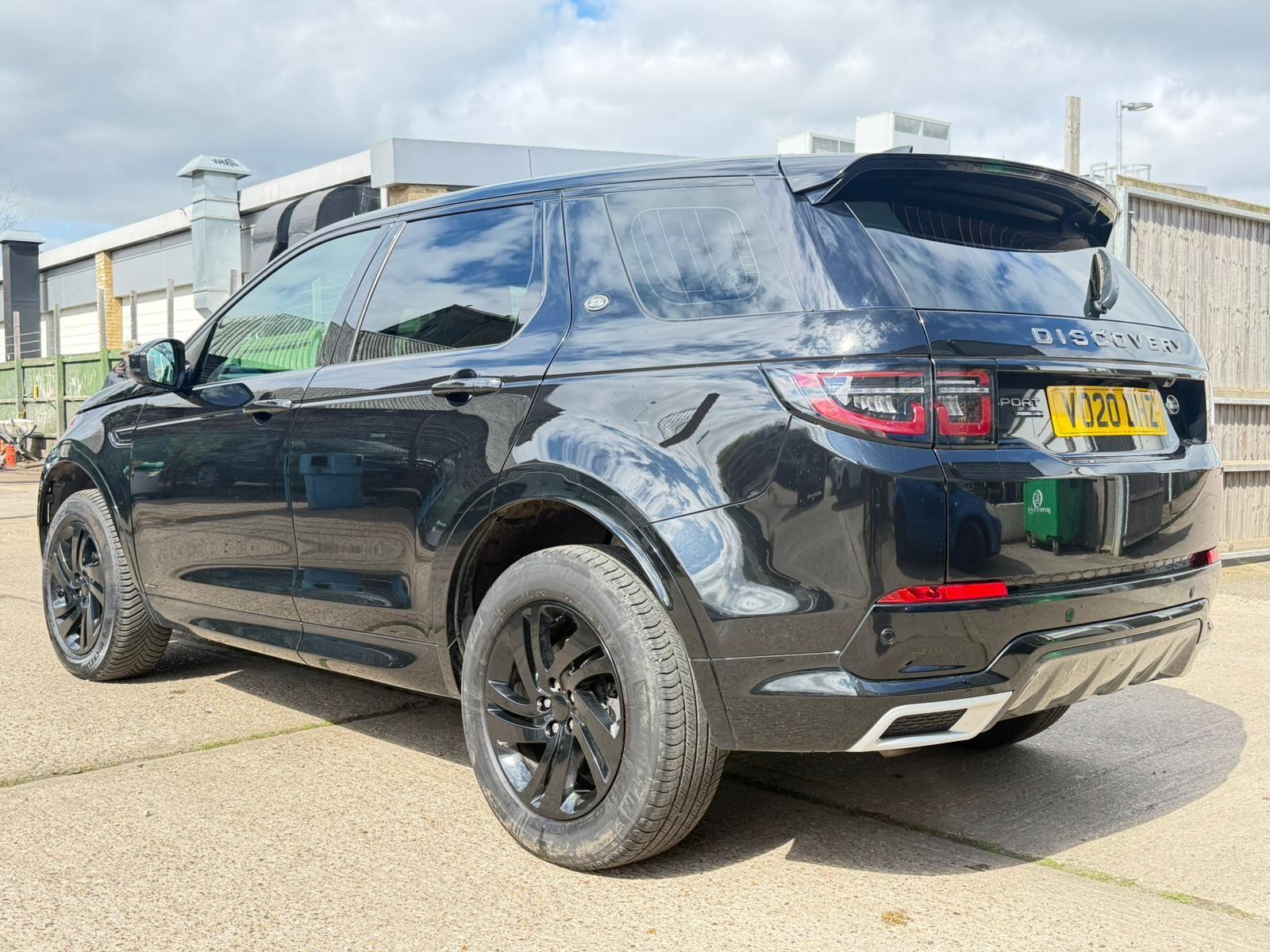 Land Rover Discovery Sport view 4
