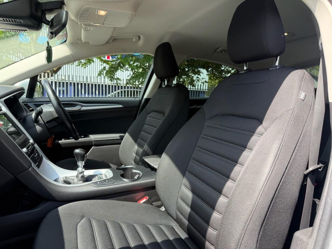Ford Mondeo view 20