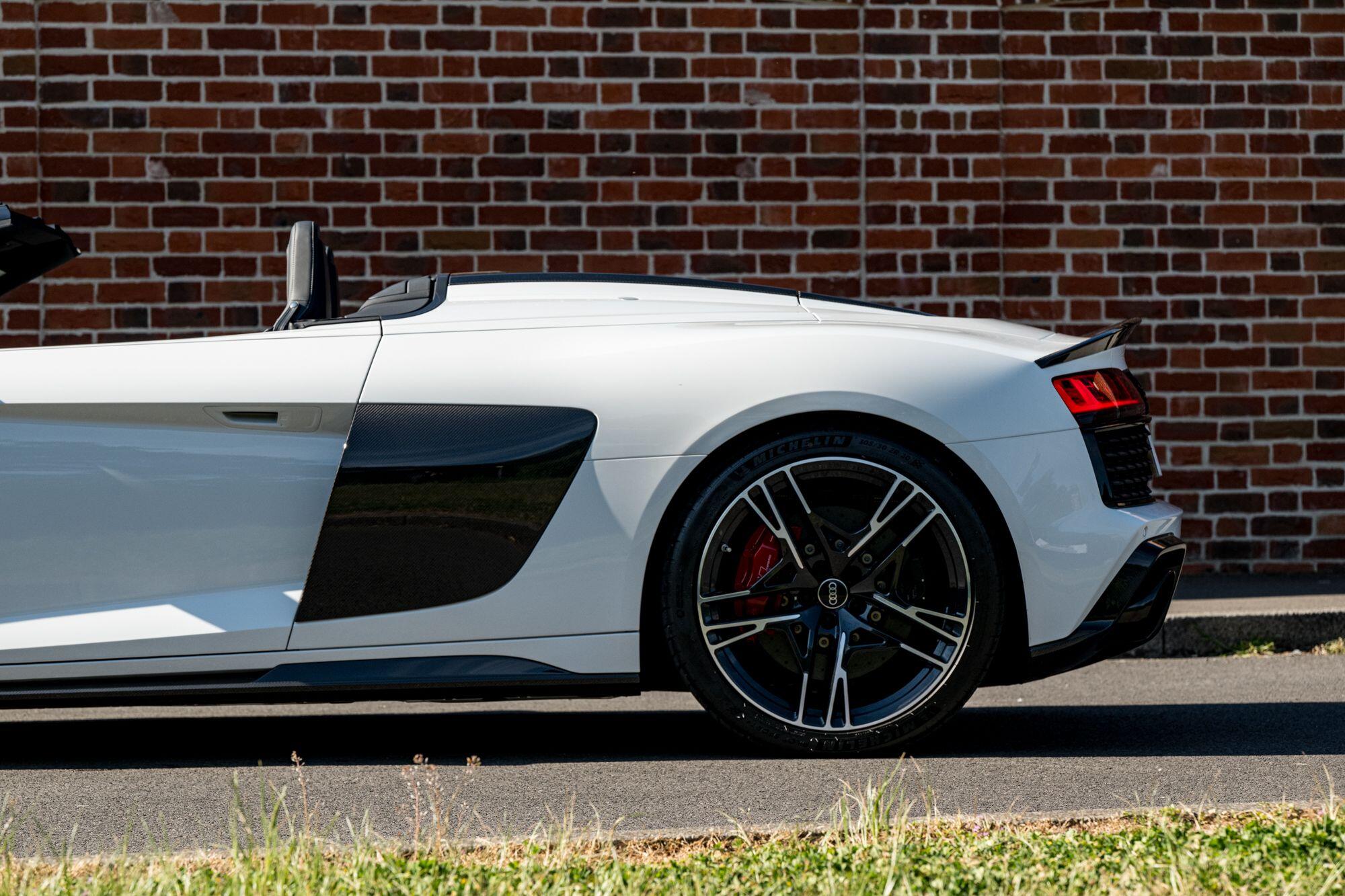 Audi R8 view 45