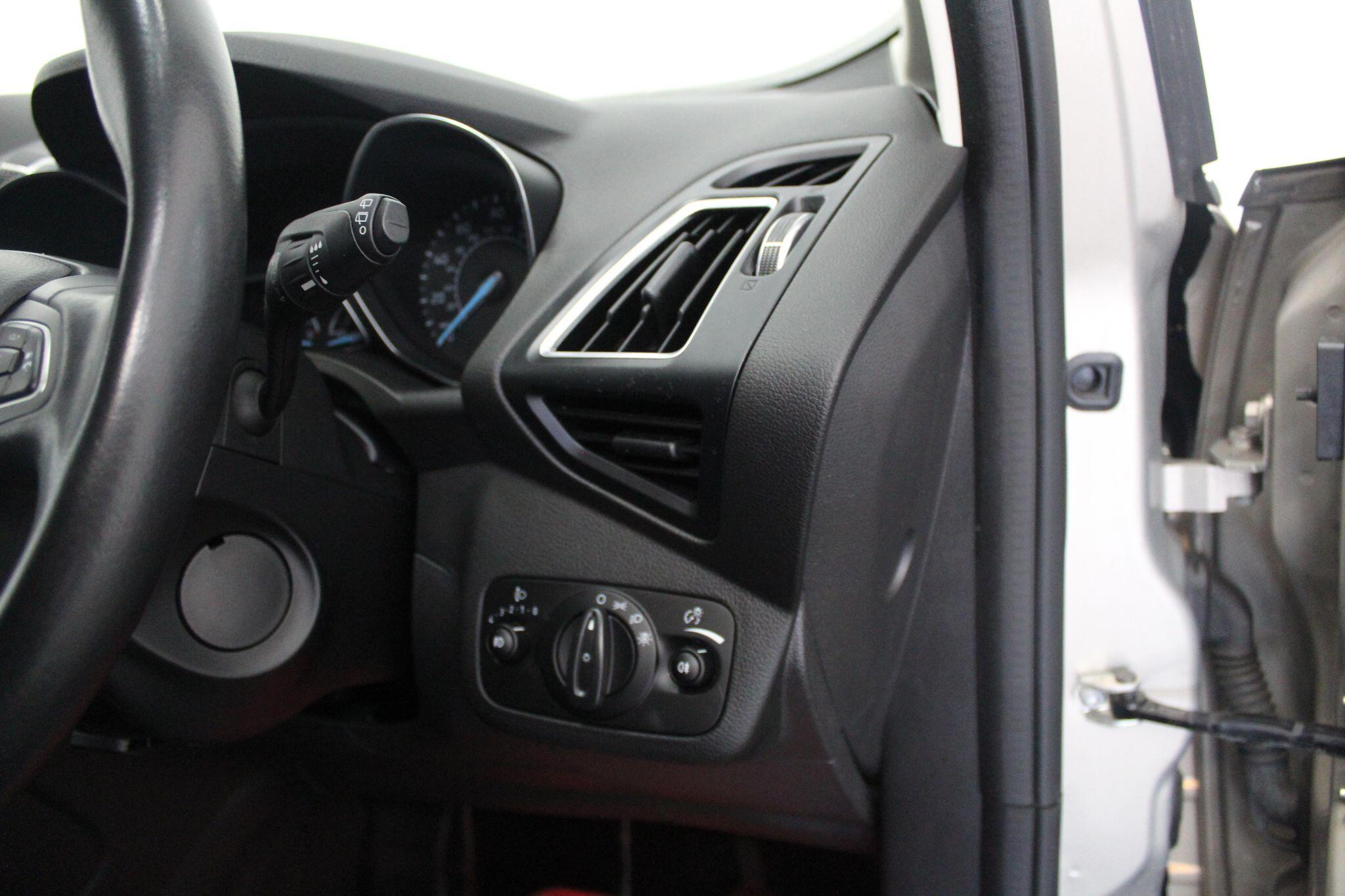 Ford C-Max view 45