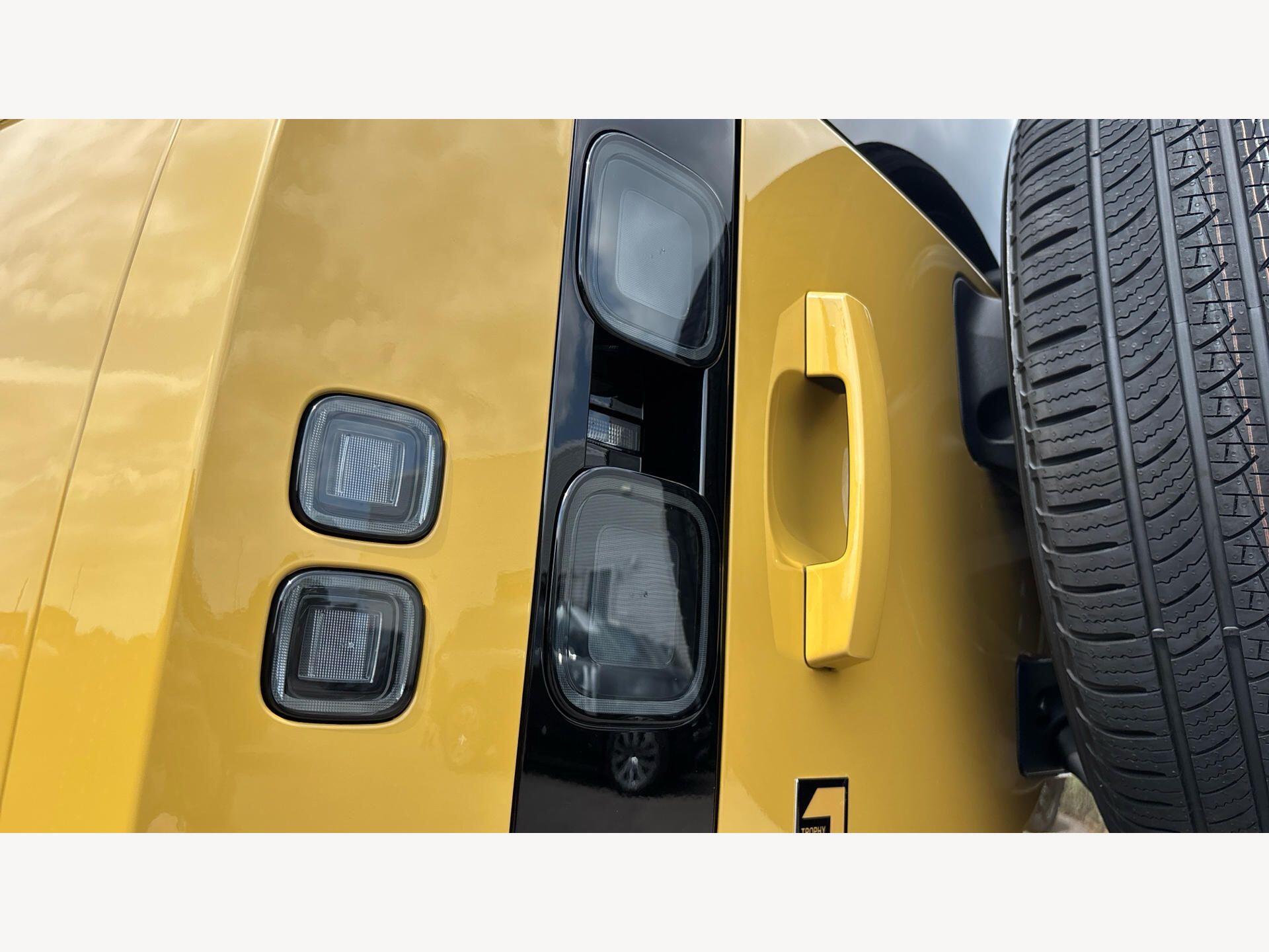 Land Rover Defender view 23