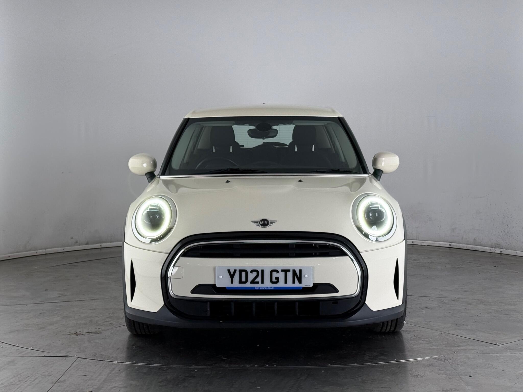 Mini Hatch view 7