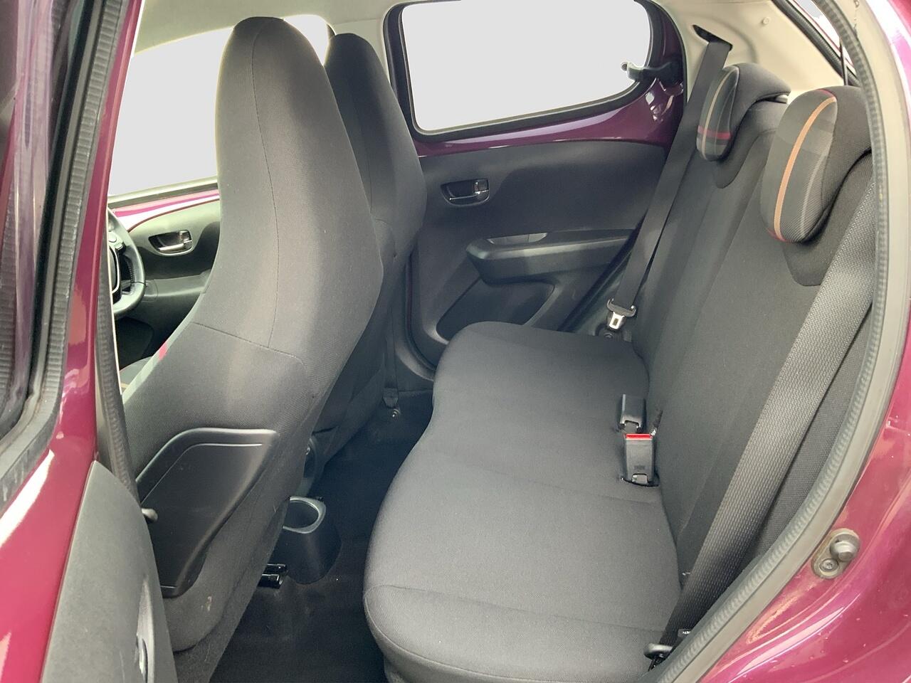 Peugeot 108 view 16