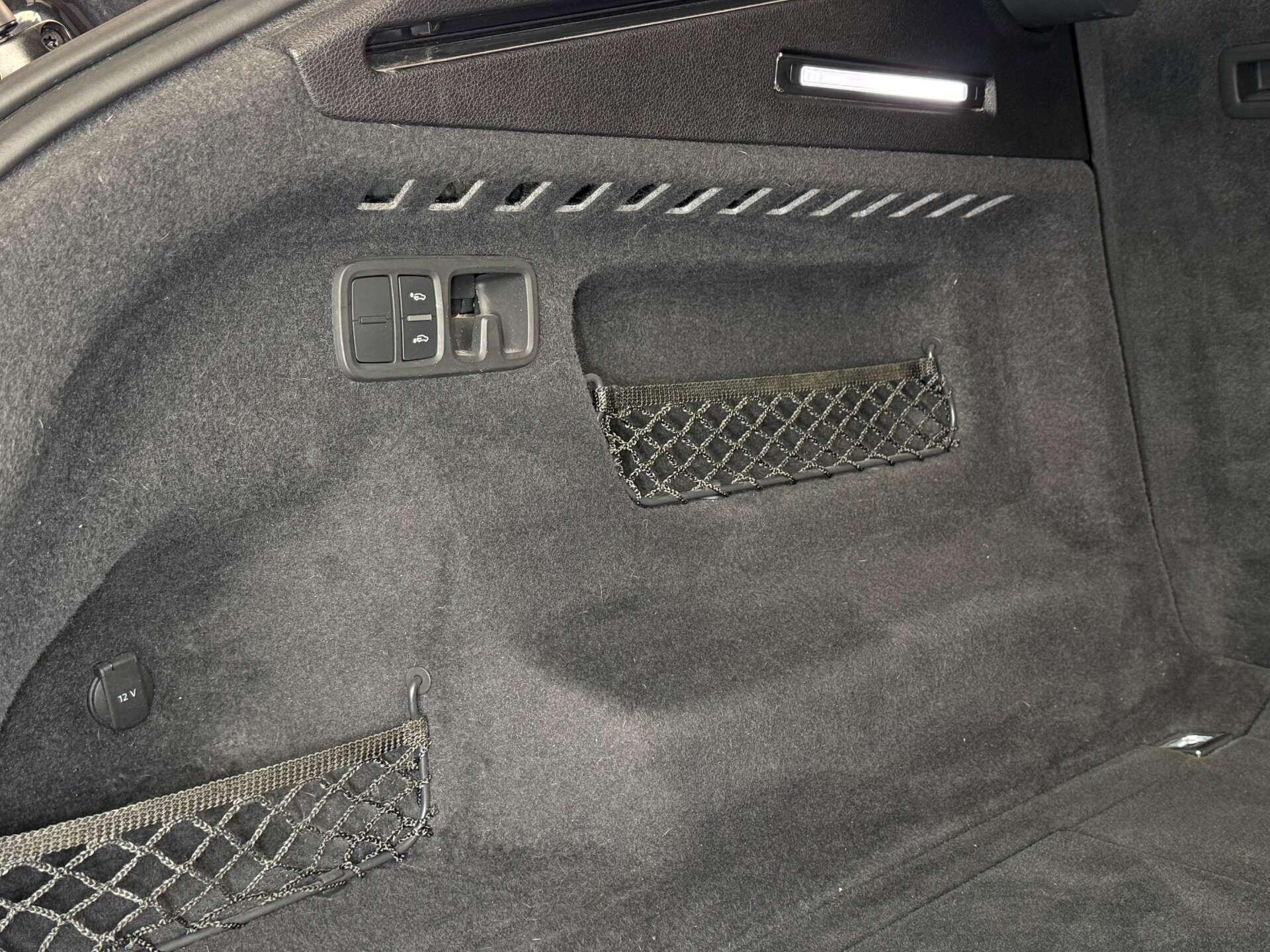 Audi Q8 view 16