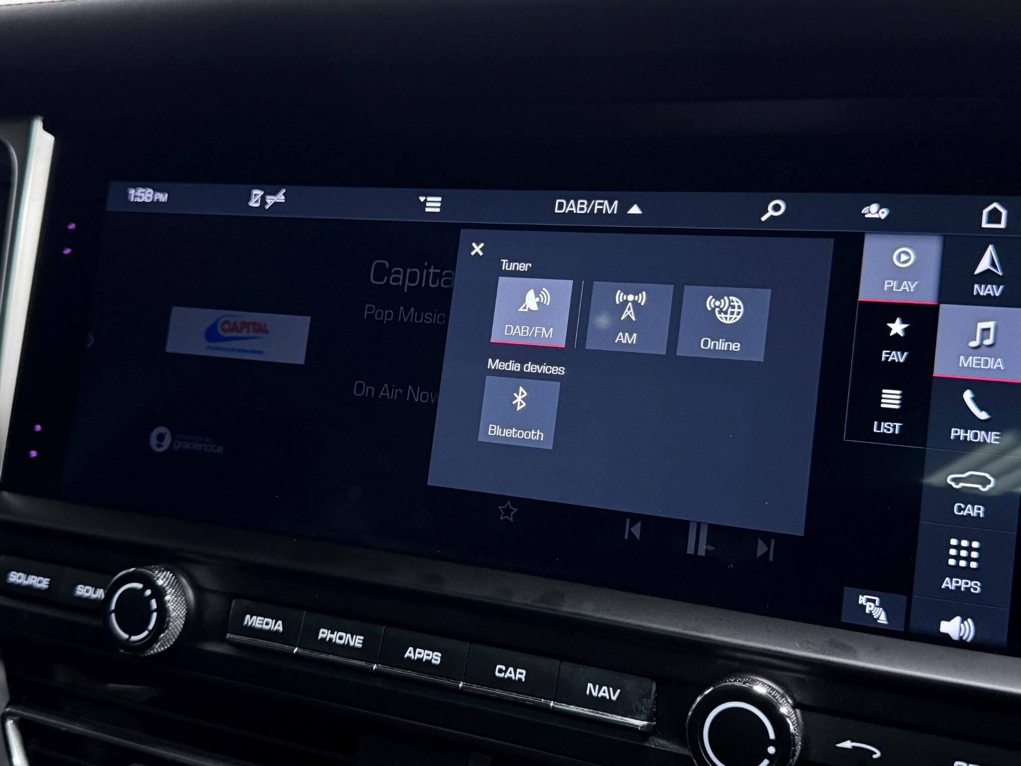 Porsche Macan view 54