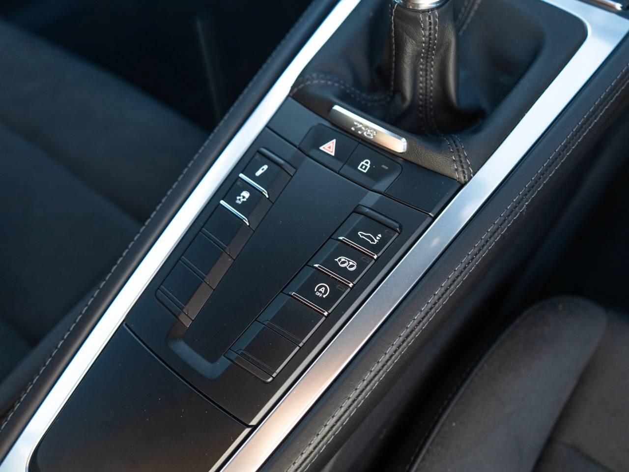 Porsche Cayman view 31