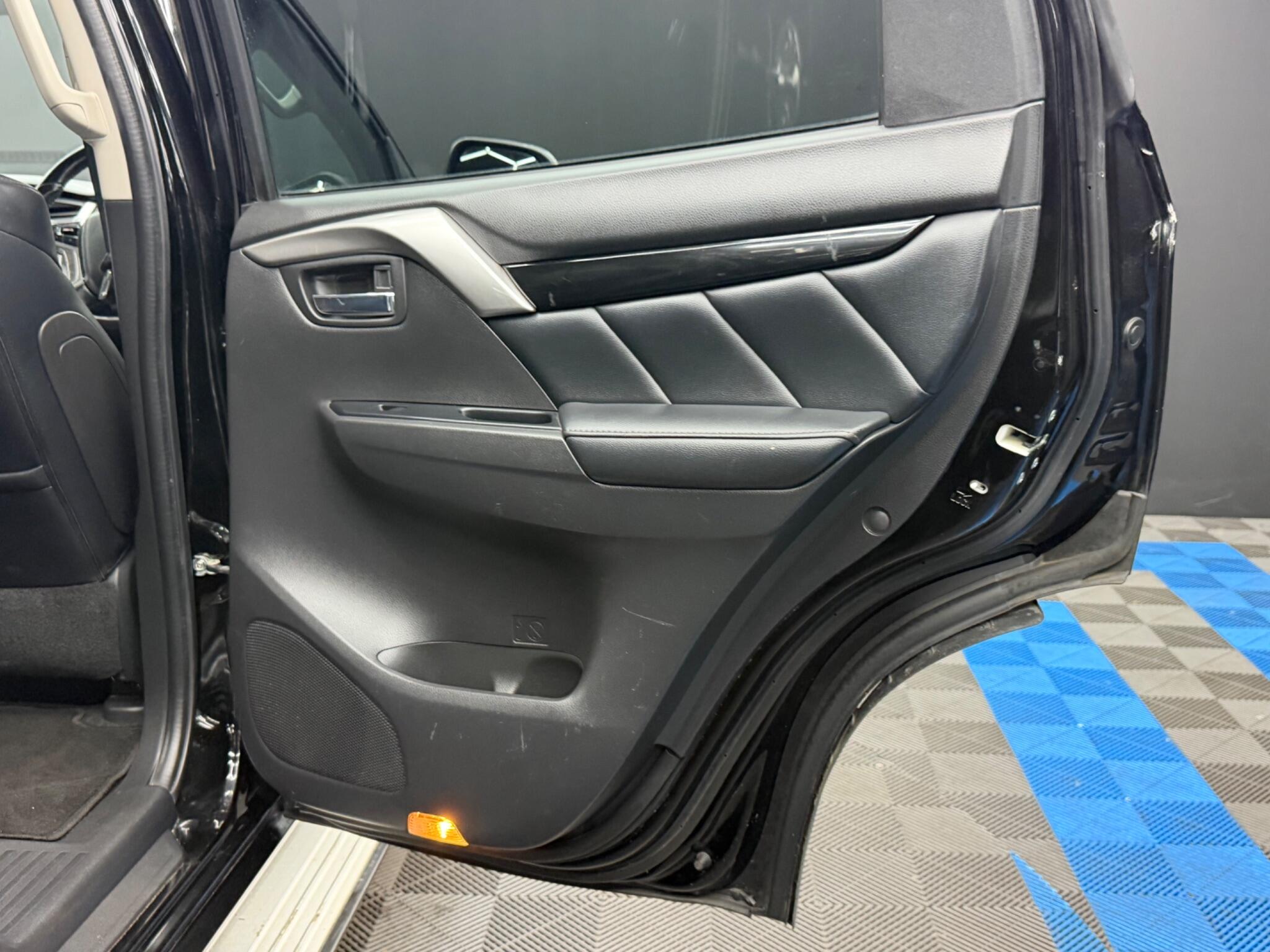 Mitsubishi Shogun Sport view 37