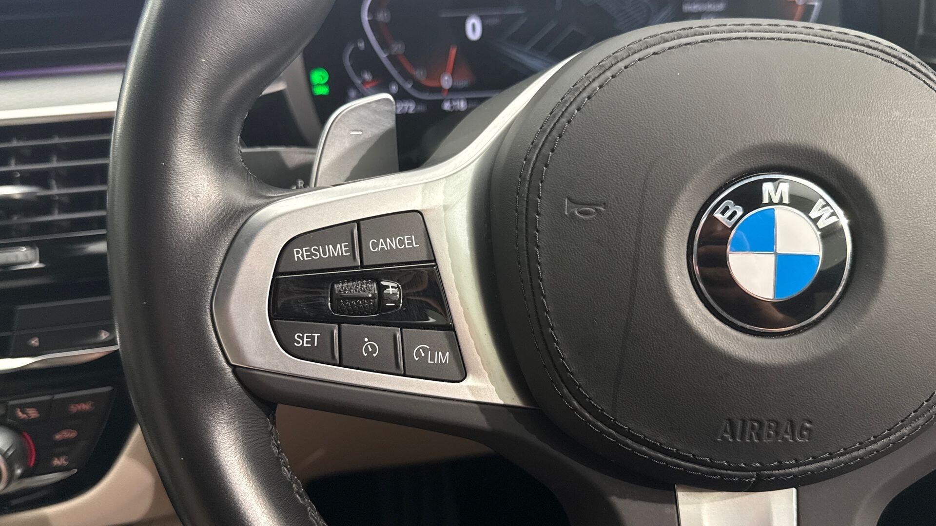 BMW 5 Series view 17
