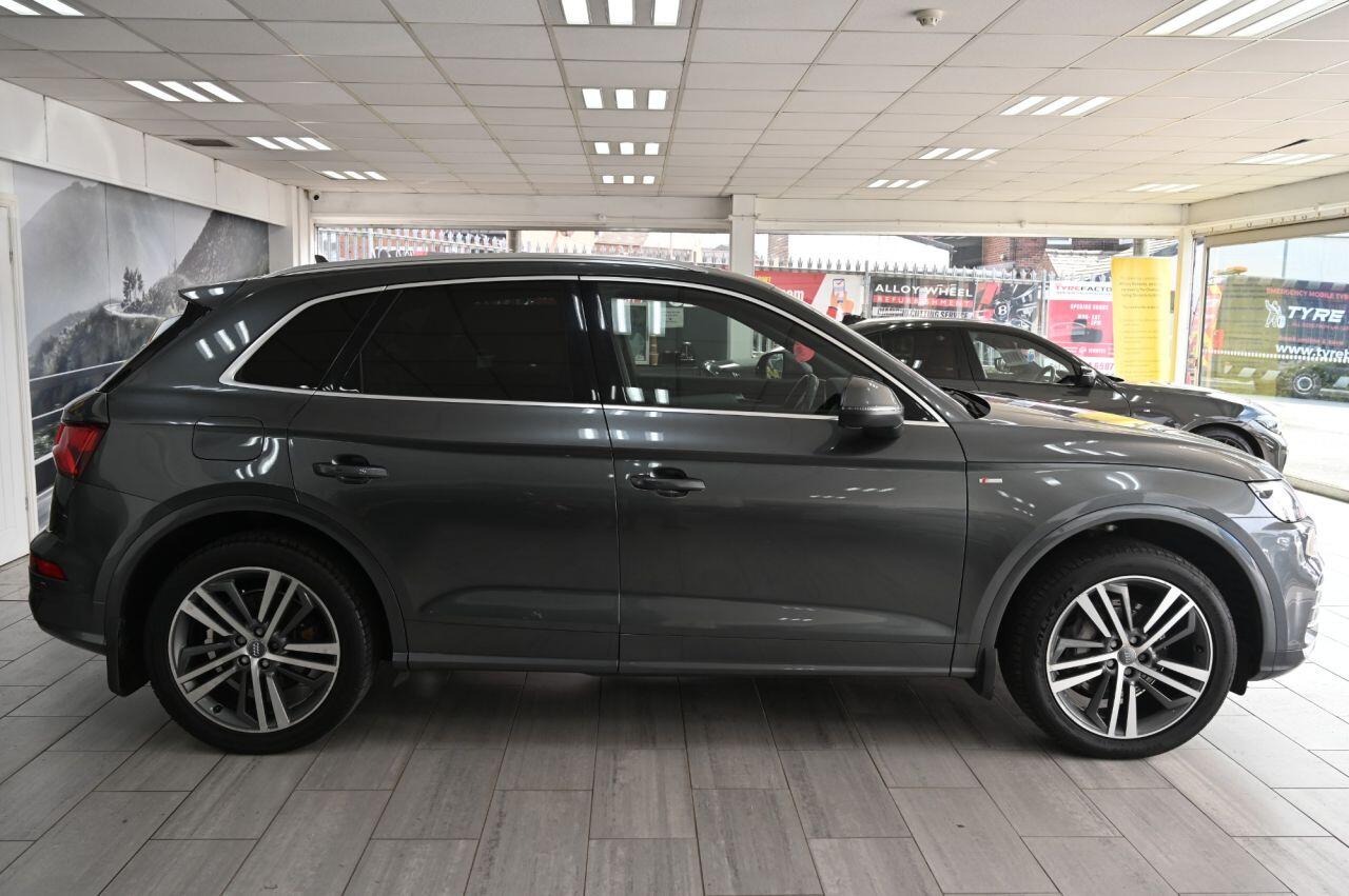 Audi Q5 view 3