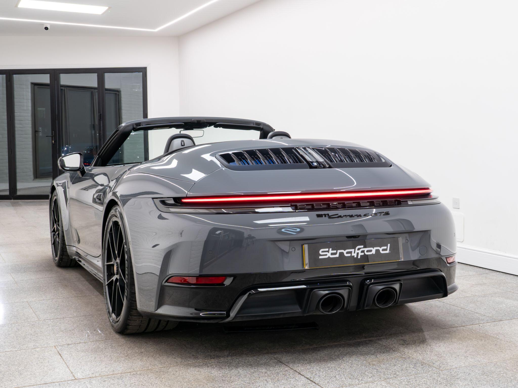 Porsche 911 view 4