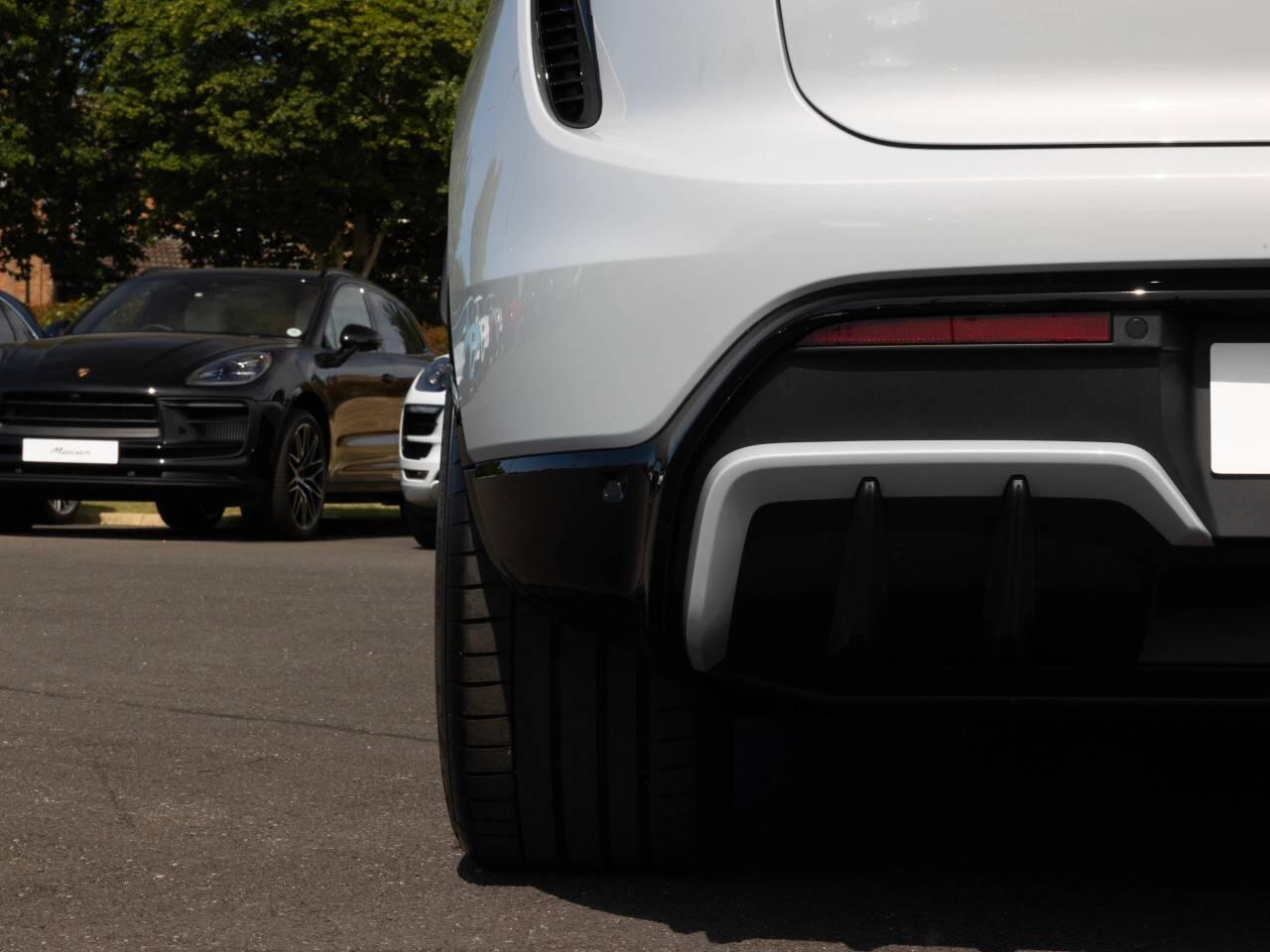 Porsche Macan view 33