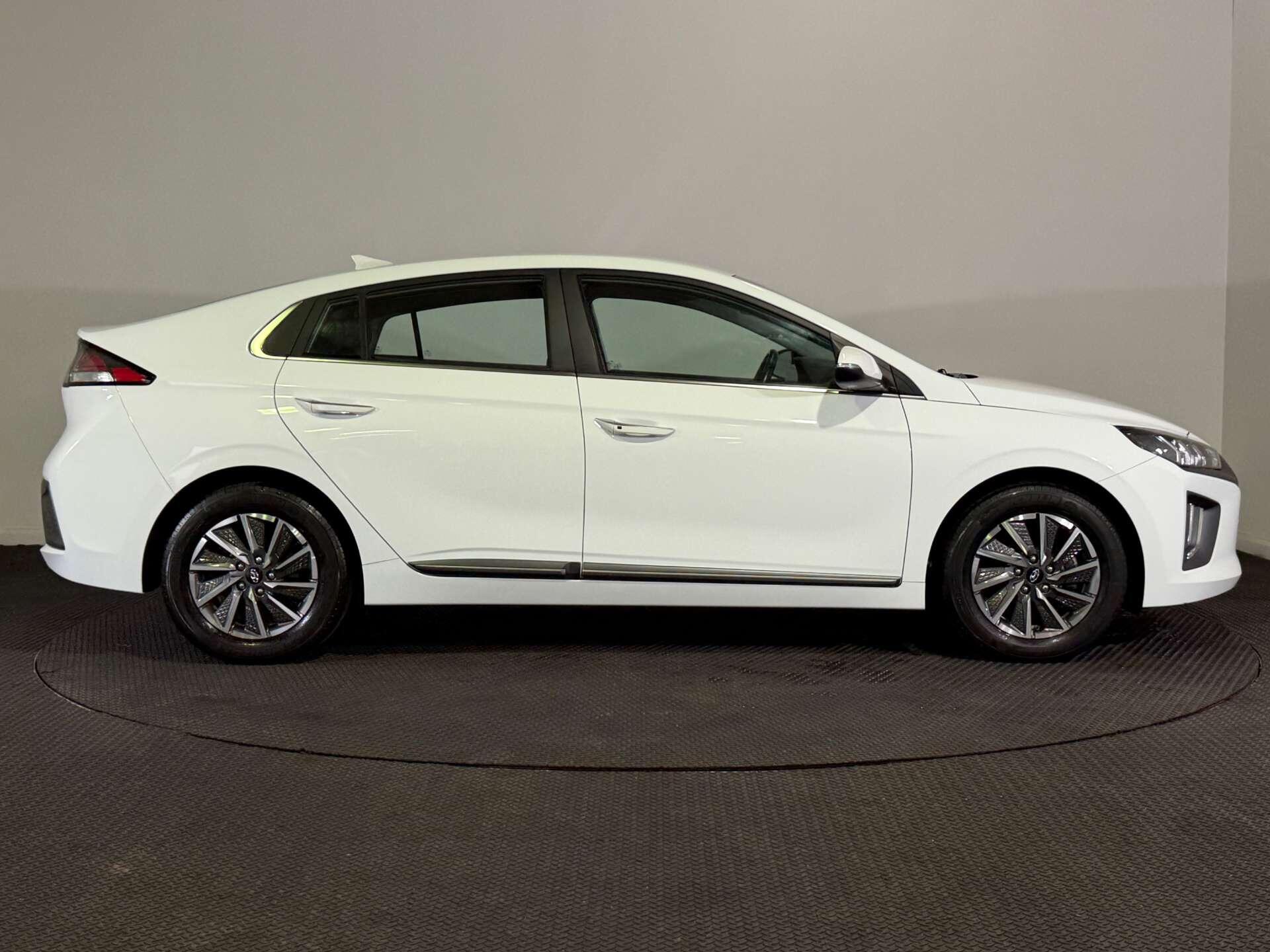 Hyundai Ioniq view 8