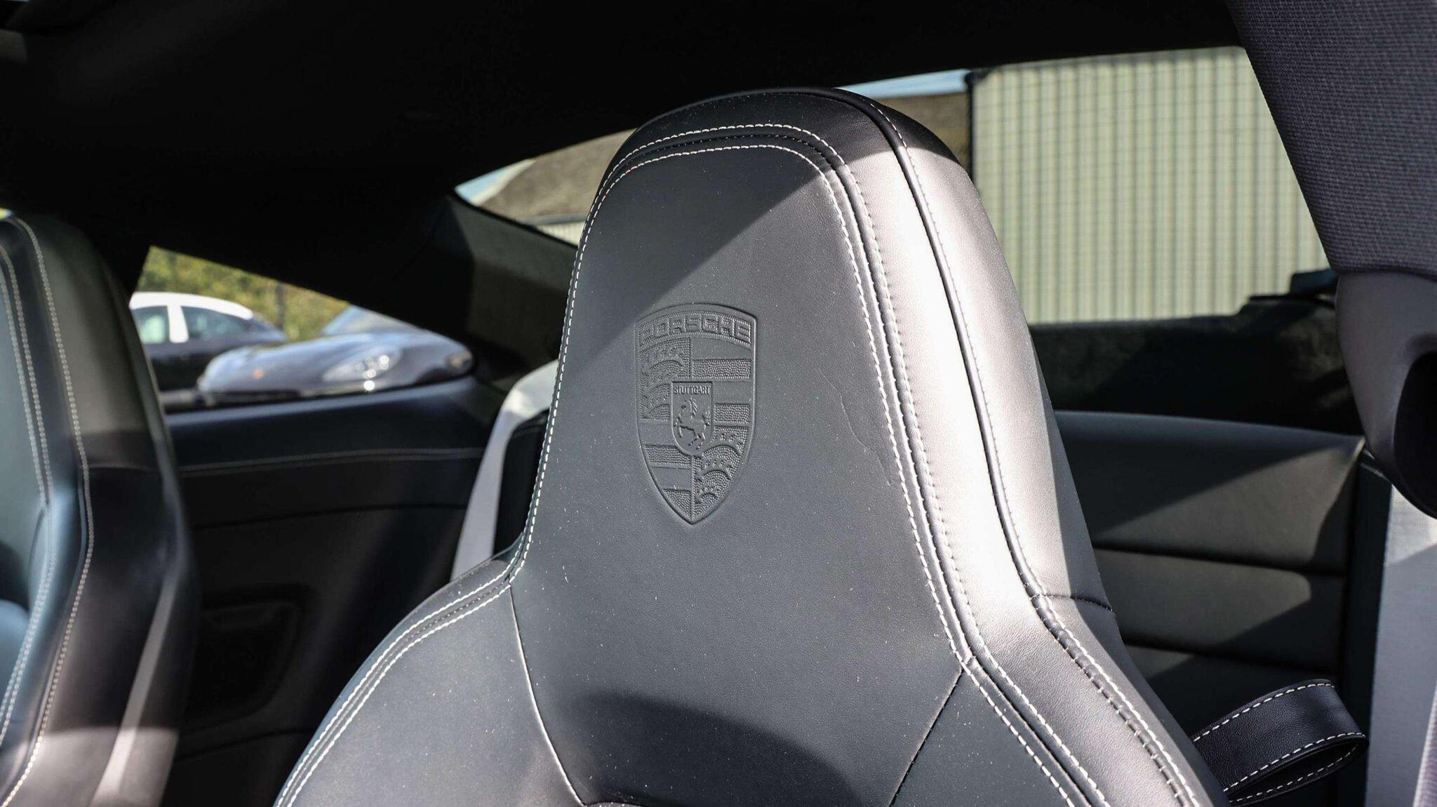 Porsche 911 view 15