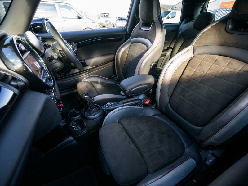Mini Hatch view 17