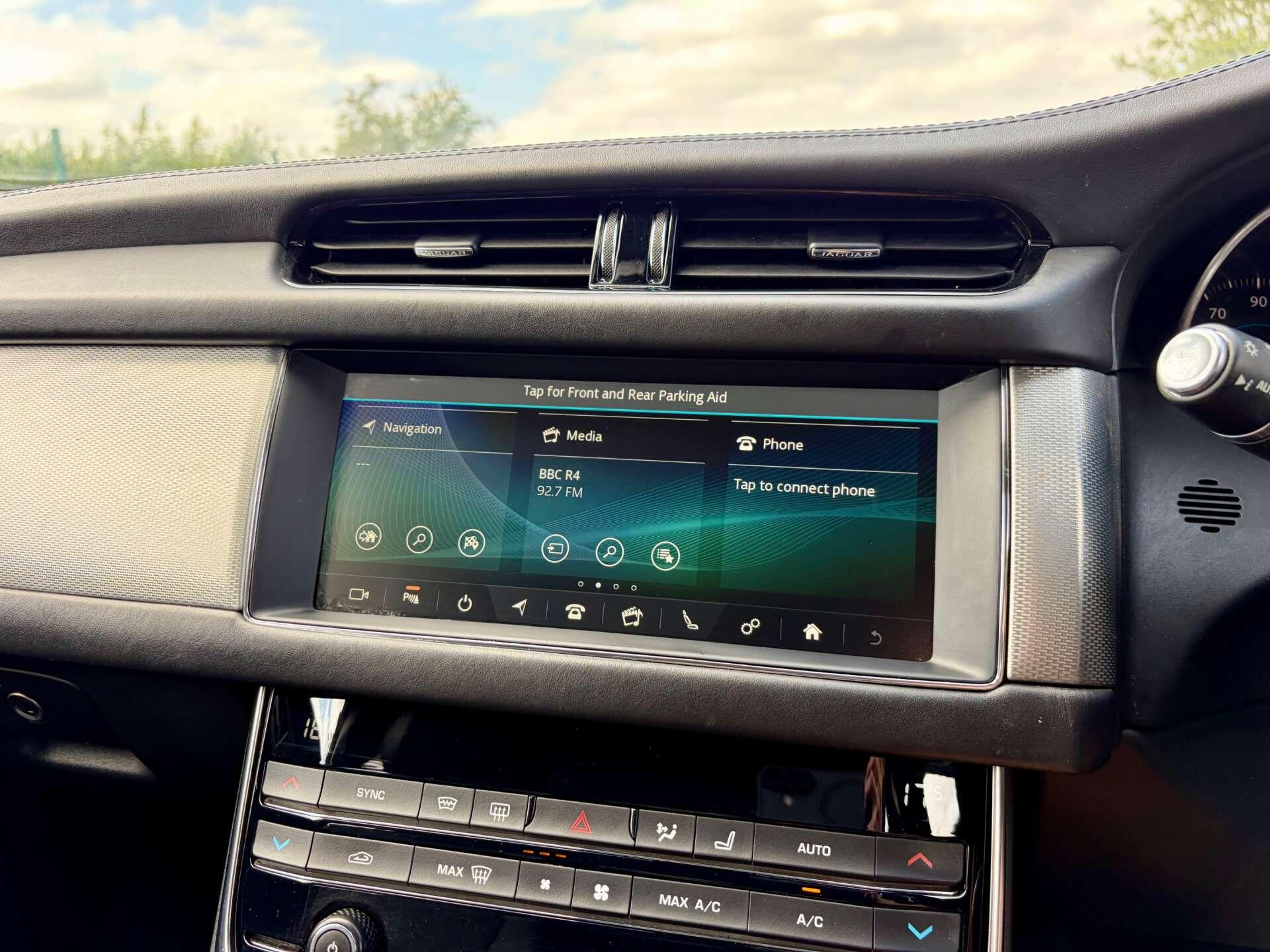 Jaguar XF view 42