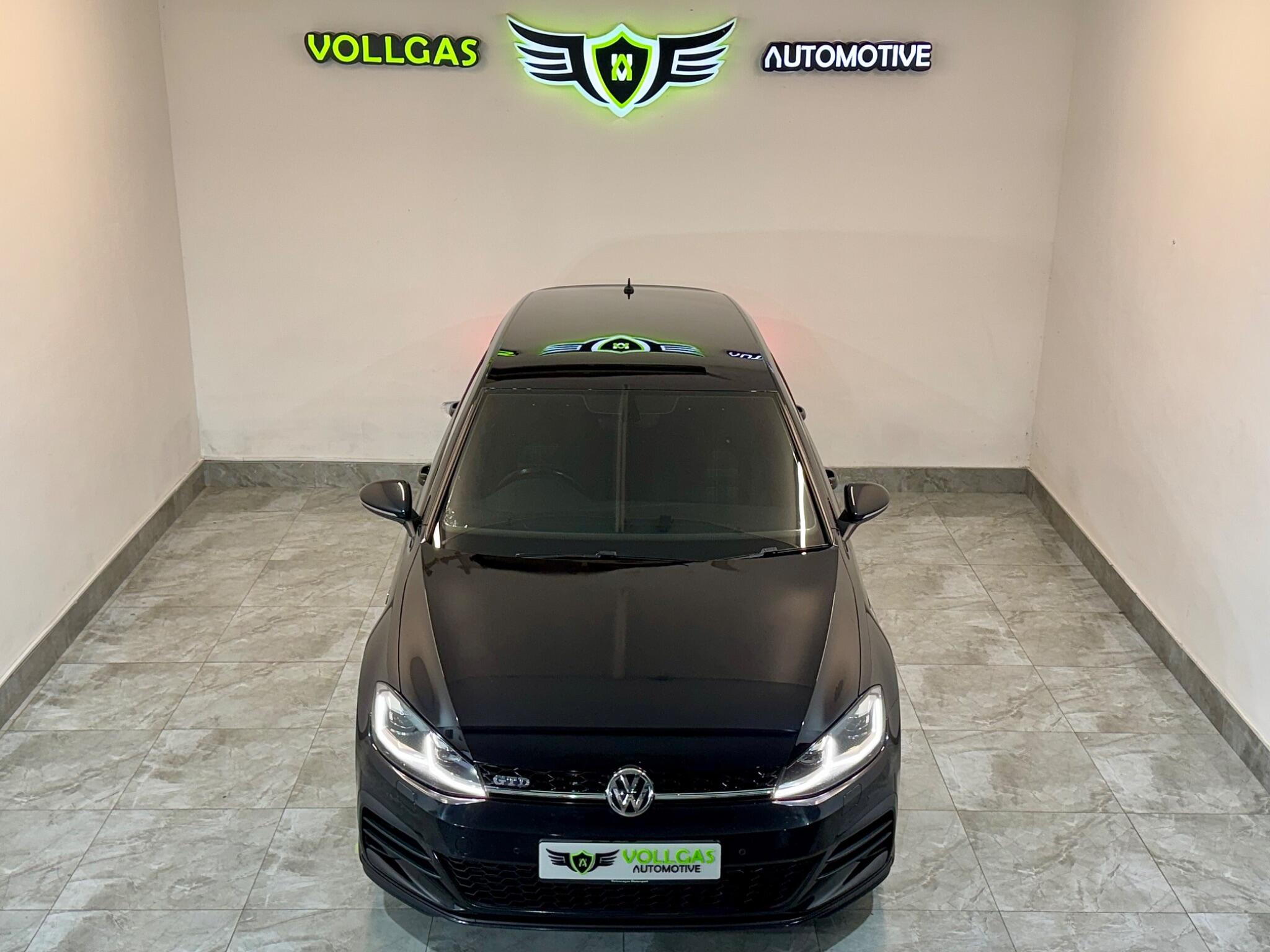 Volkswagen Golf view 2