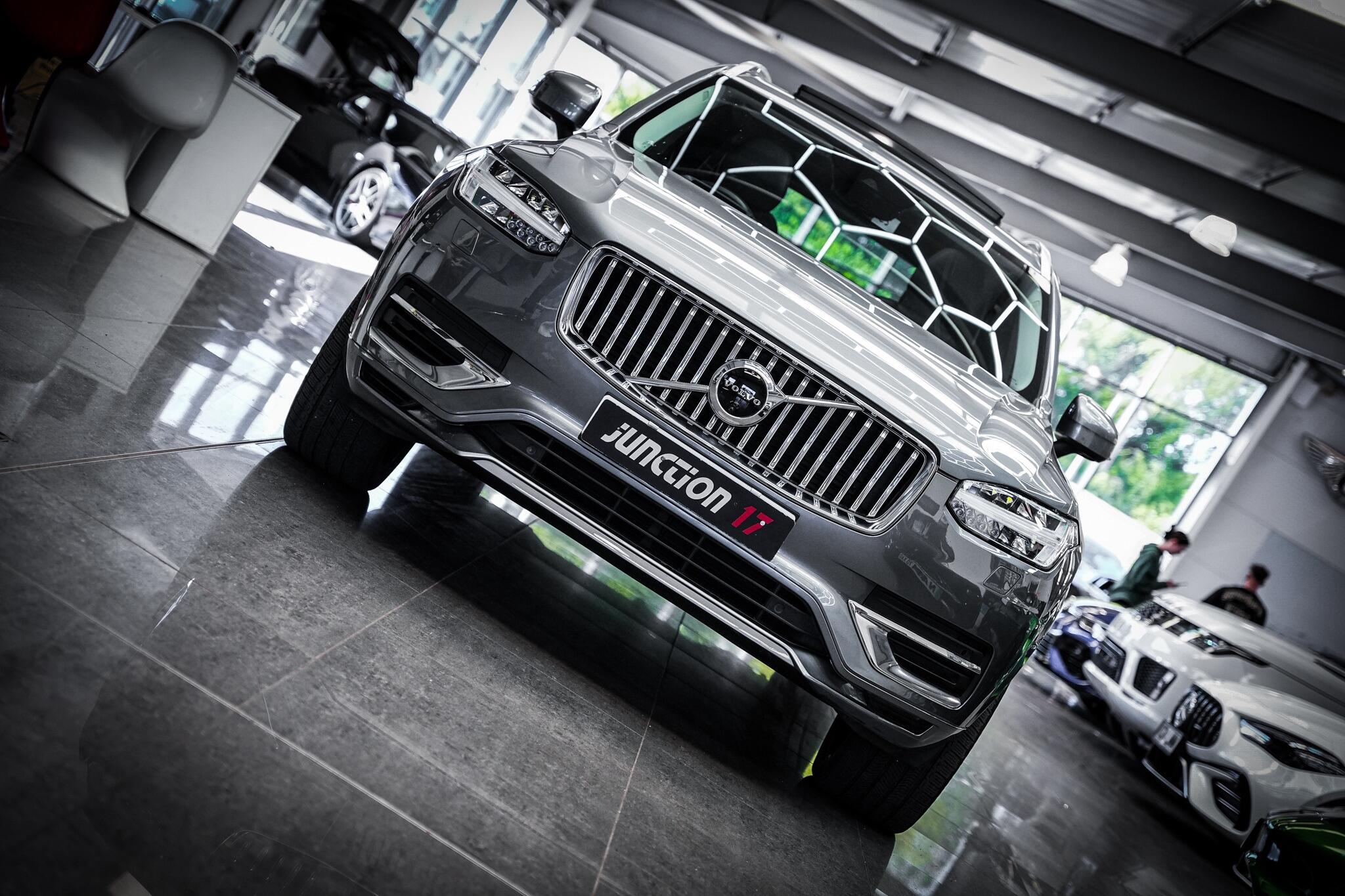 Volvo XC90 view 4