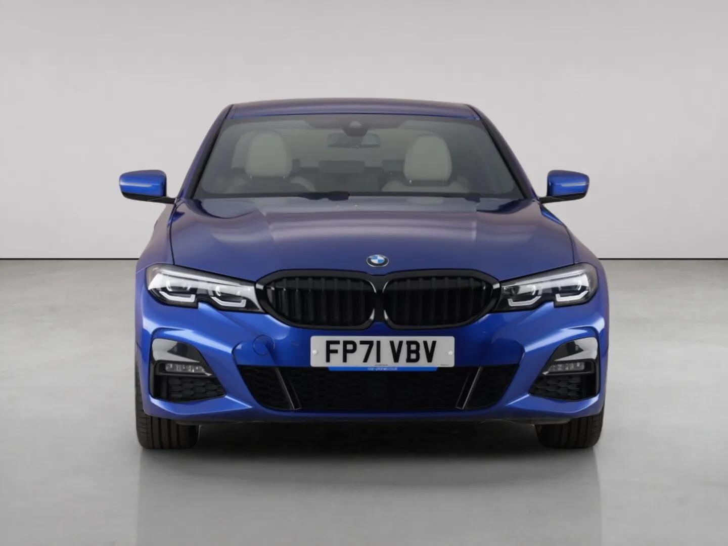 BMW 3 Series view 5