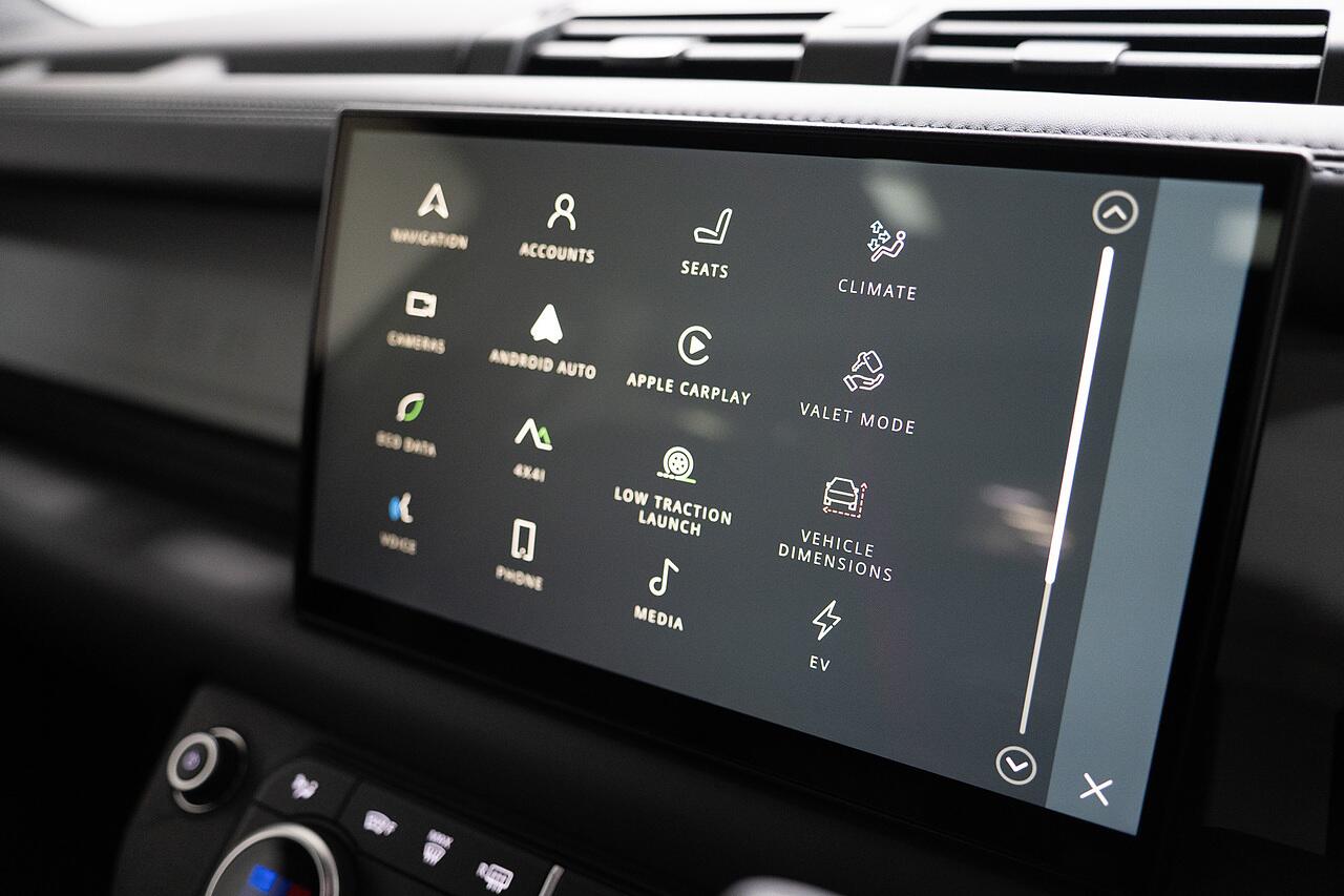 Land Rover Defender view 17