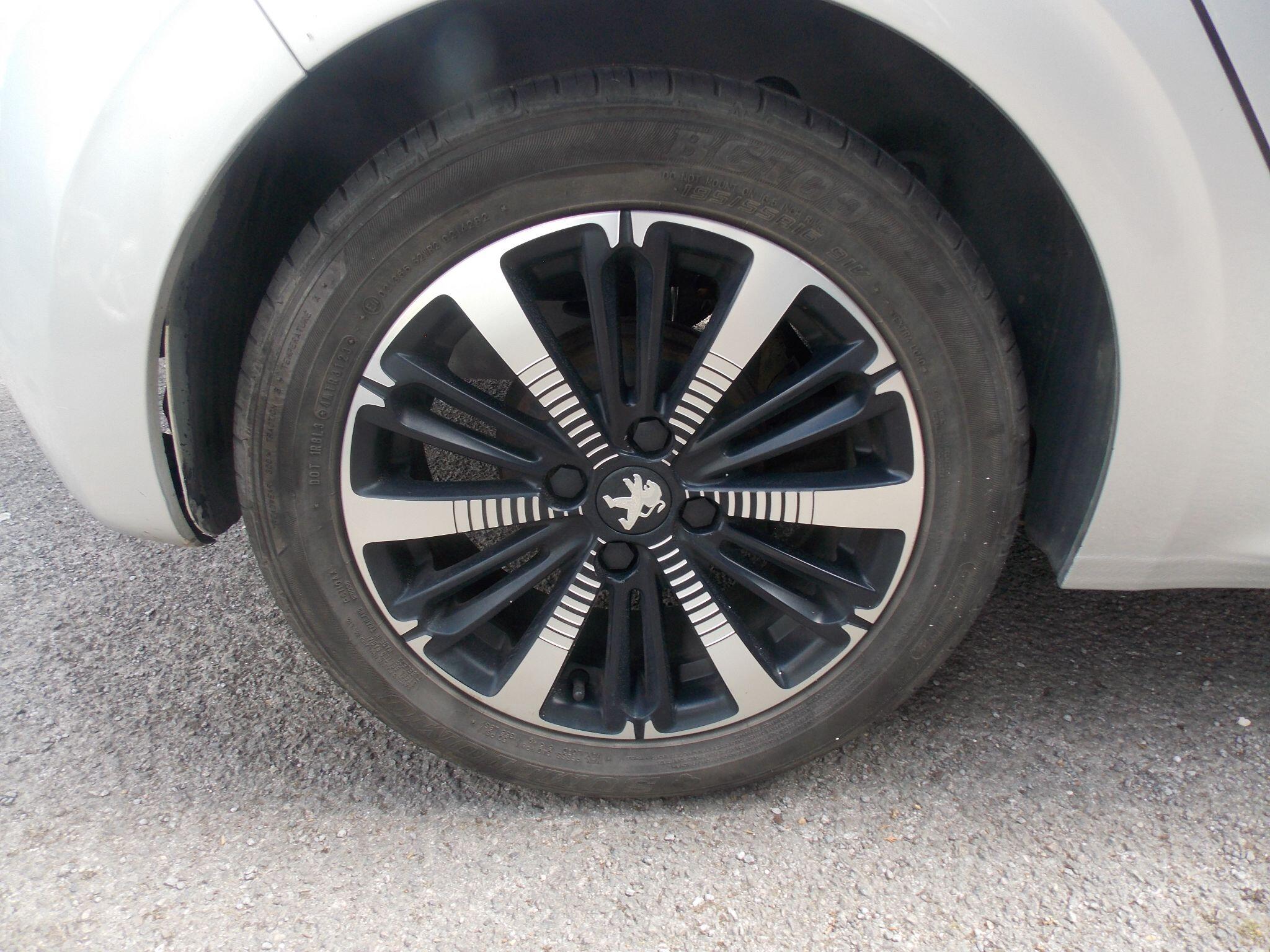 Peugeot 208 view 48