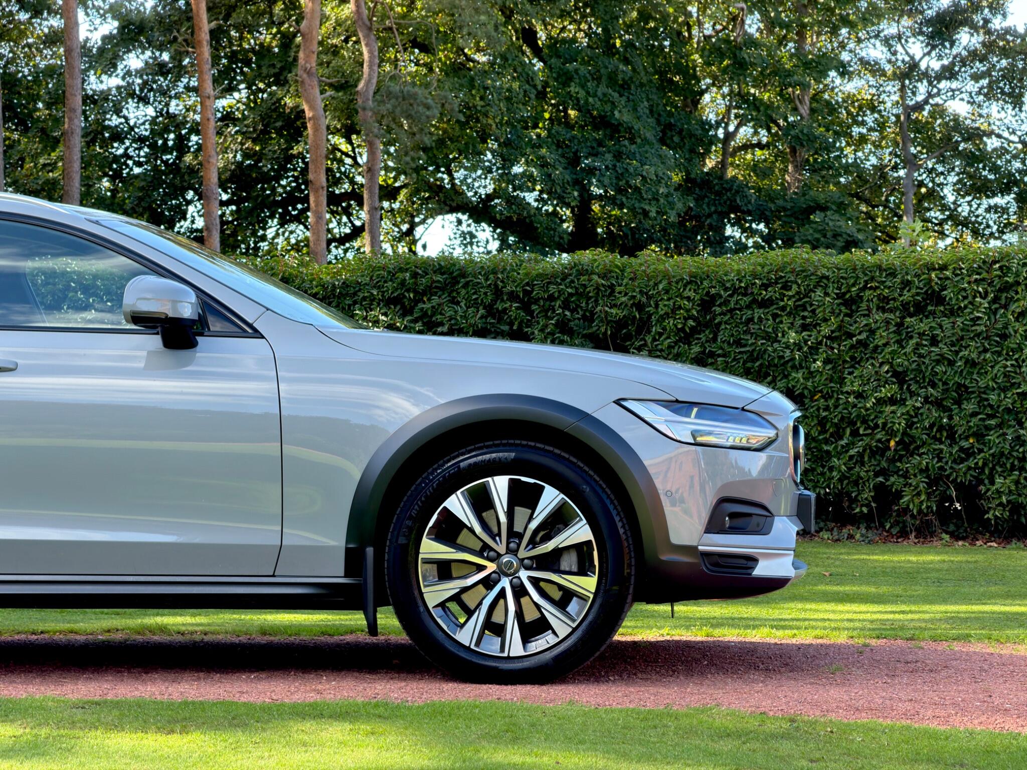 Volvo V90 Cross Country view 15