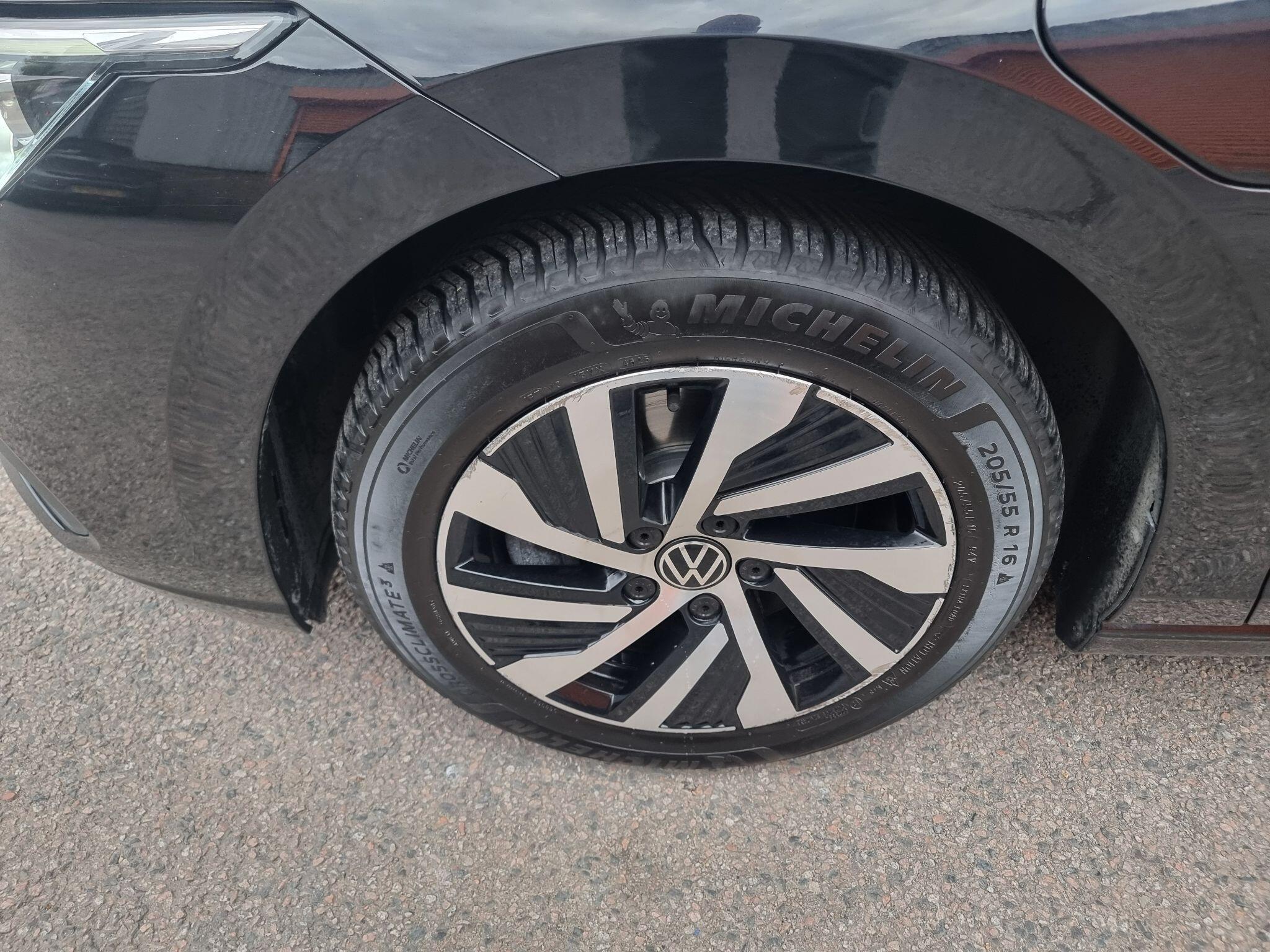 Volkswagen Golf view 12