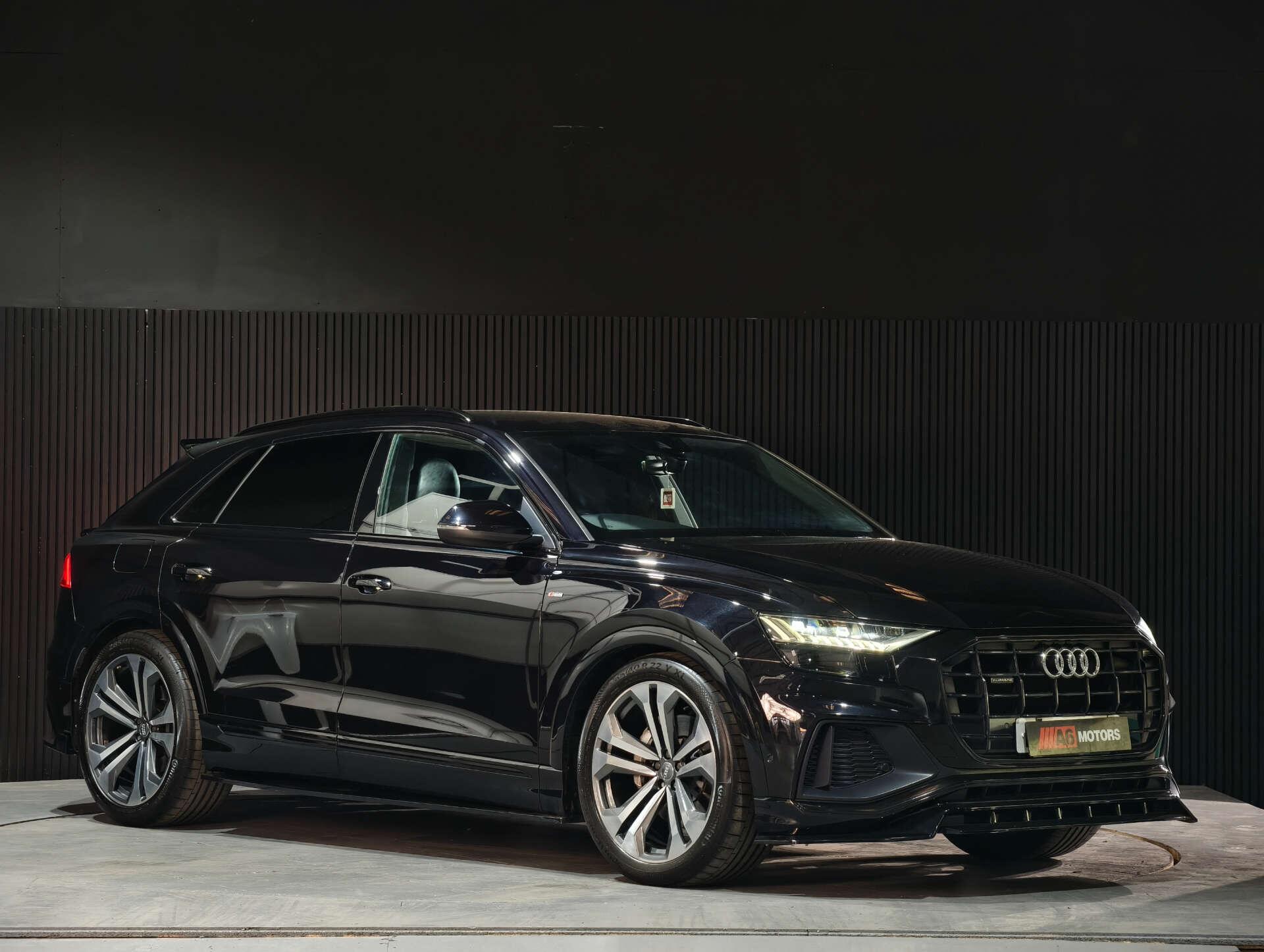 Audi Q8 view 7