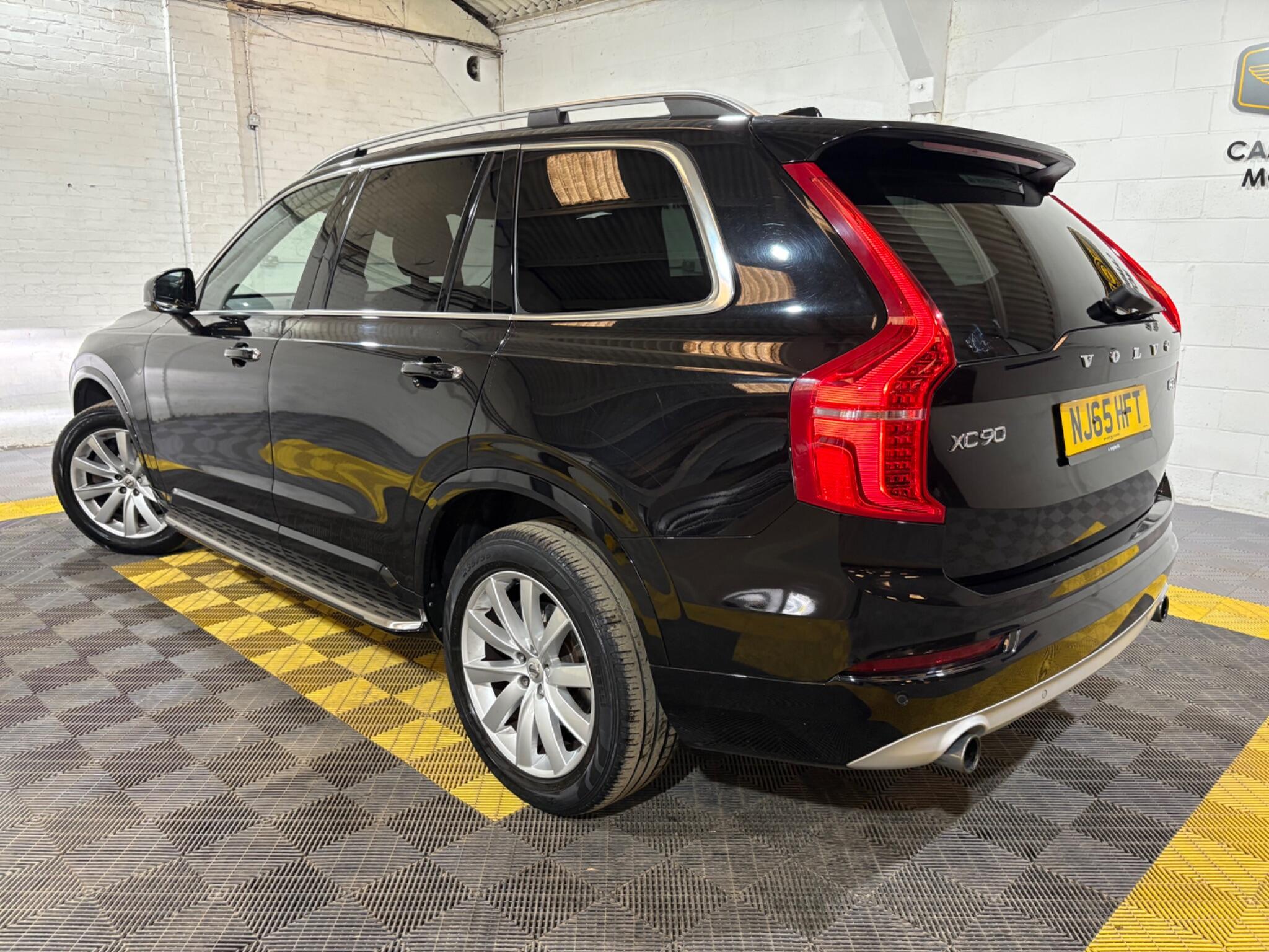 Volvo XC90 view 8