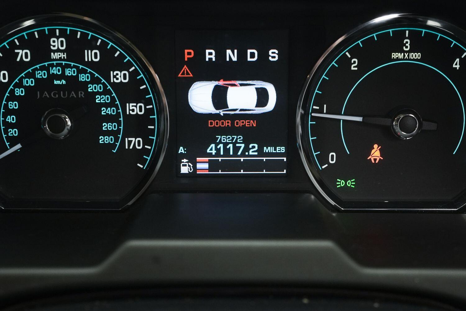 Jaguar XF view 26