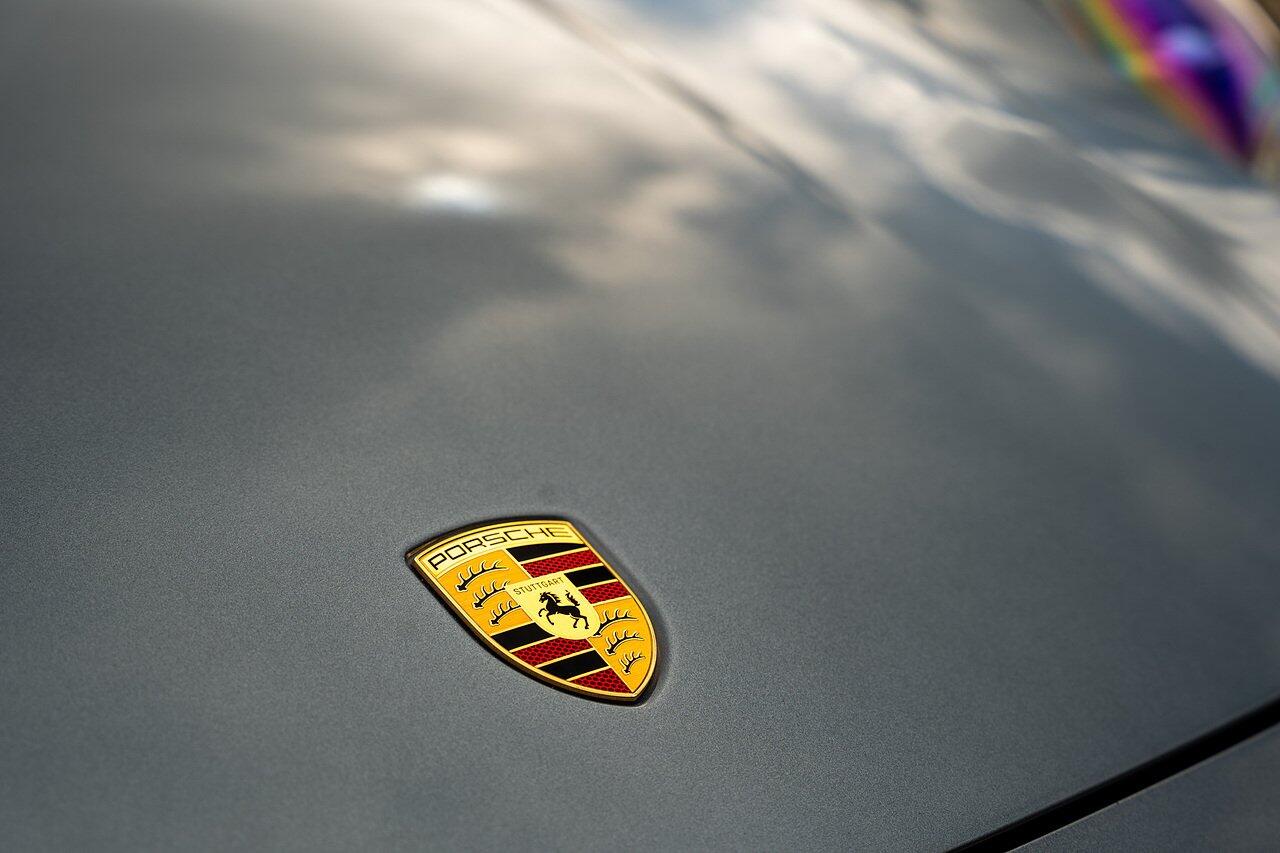 Porsche 911 view 25