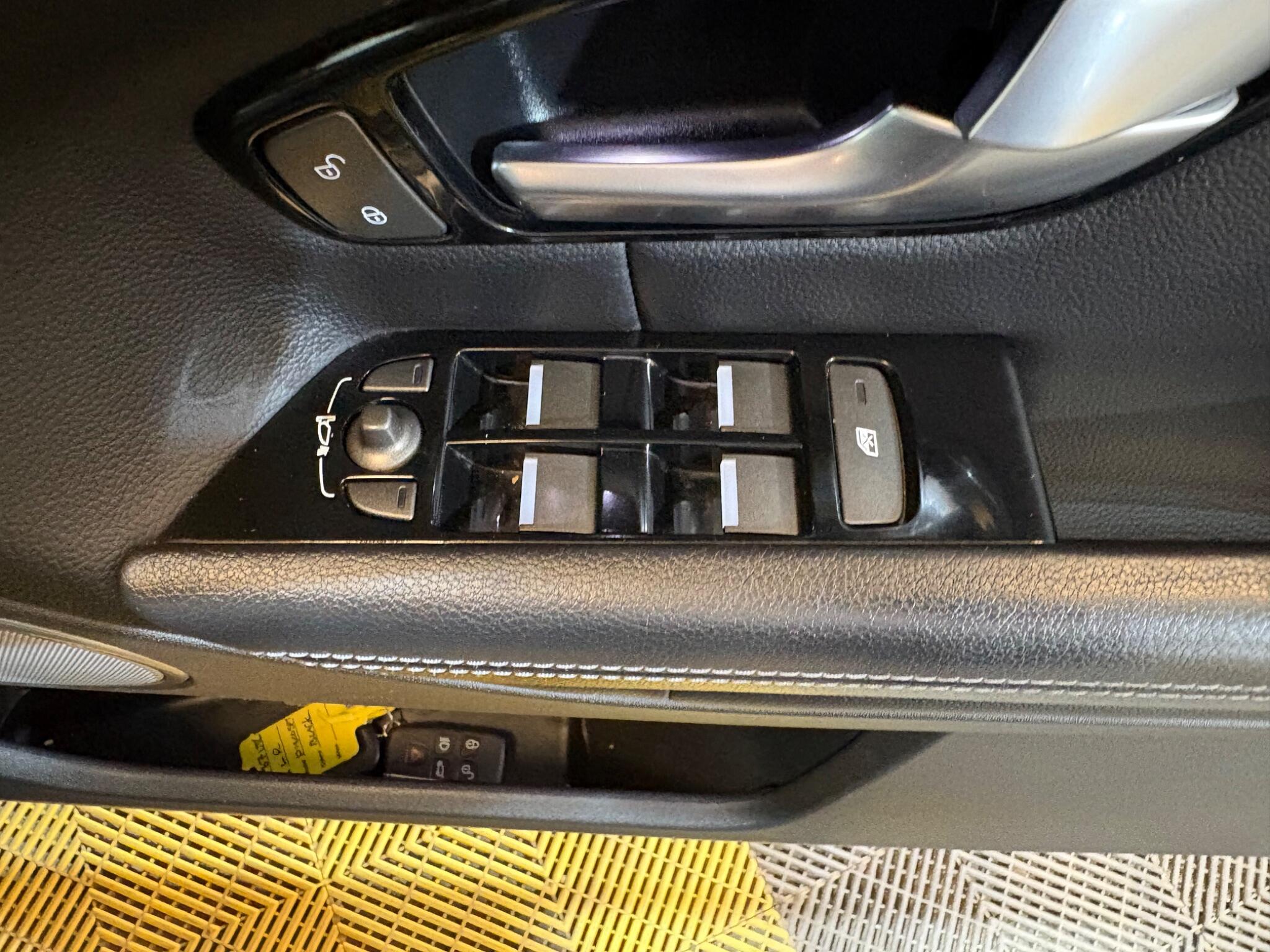 Land Rover Range Rover Evoque view 41