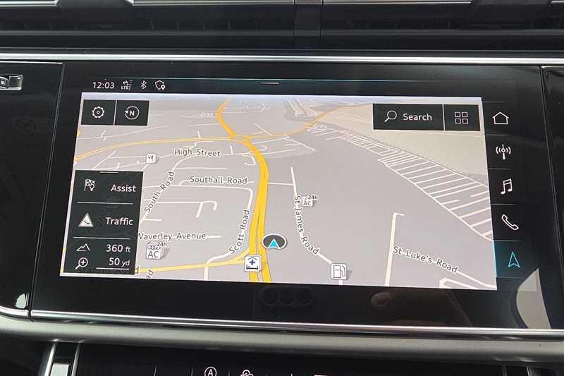 Audi Q7 view 18
