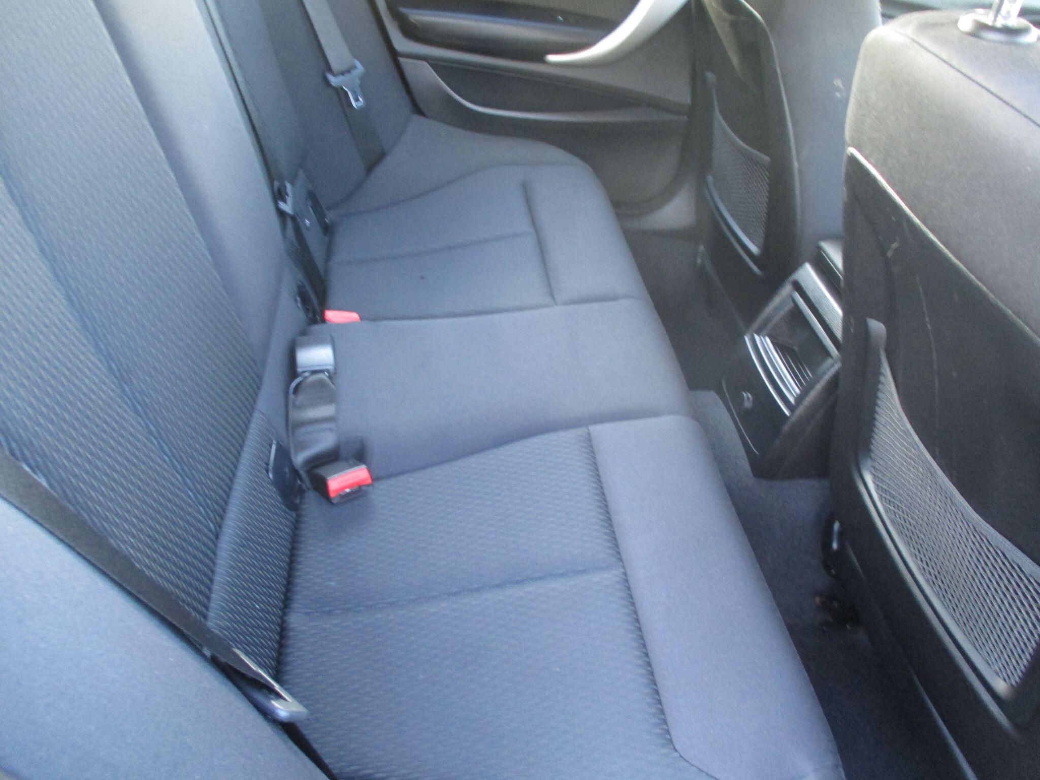 BMW 1 Series view 26