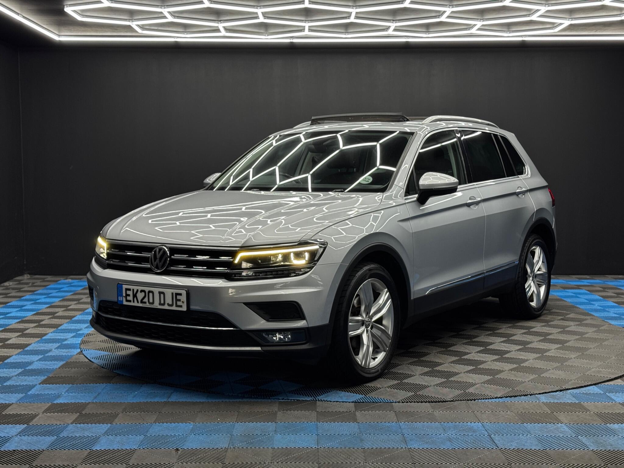 Volkswagen Tiguan view 3