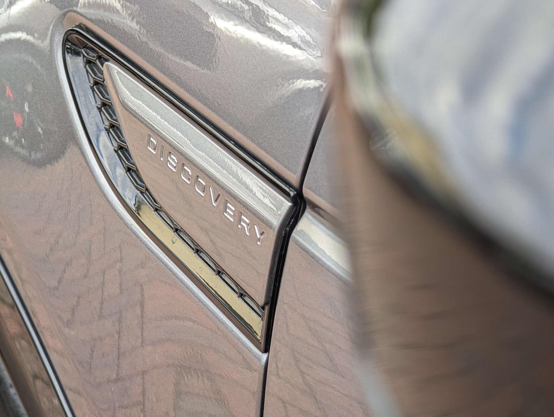 Land Rover Discovery Sport view 14