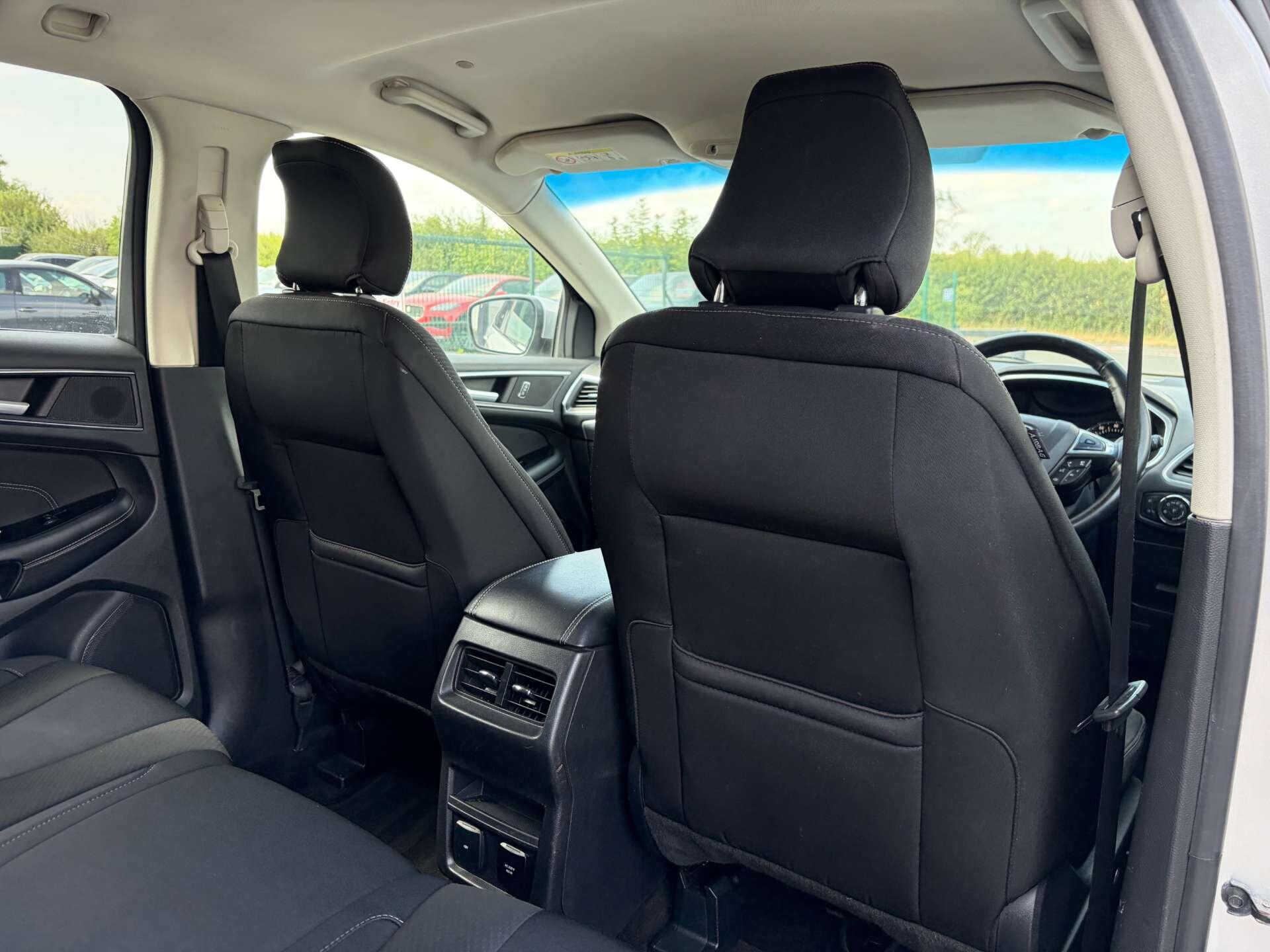 Ford Edge view 30