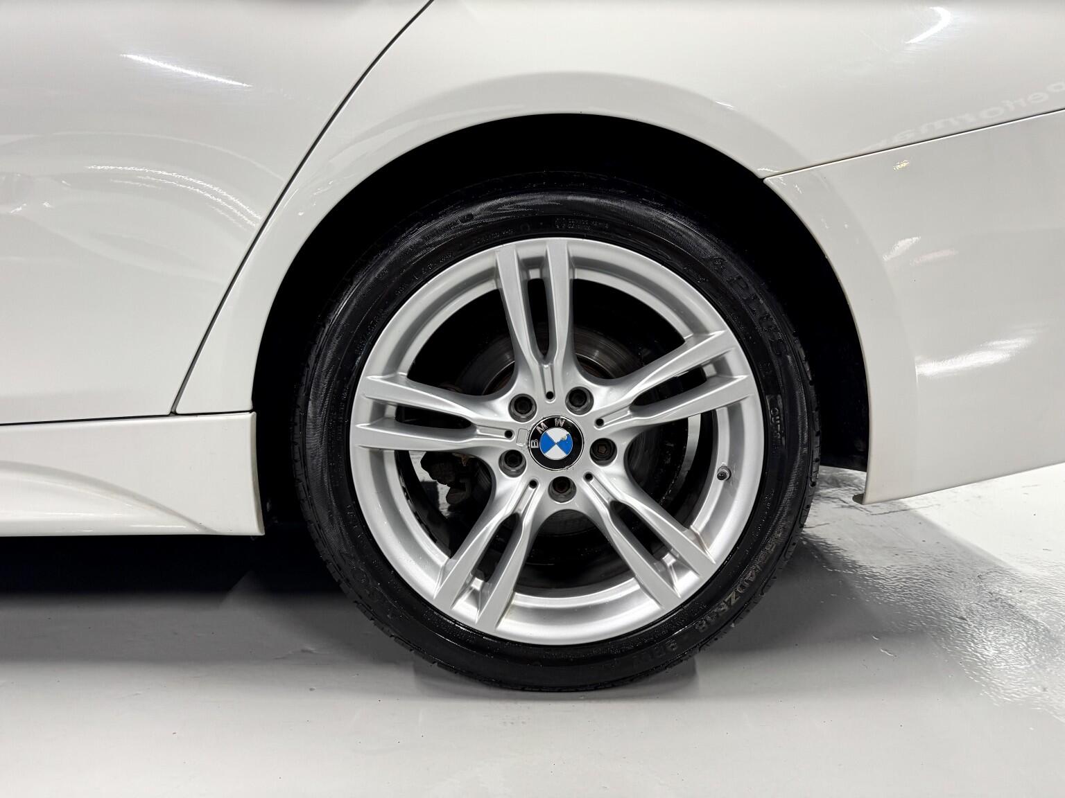 BMW 3 Series view 4