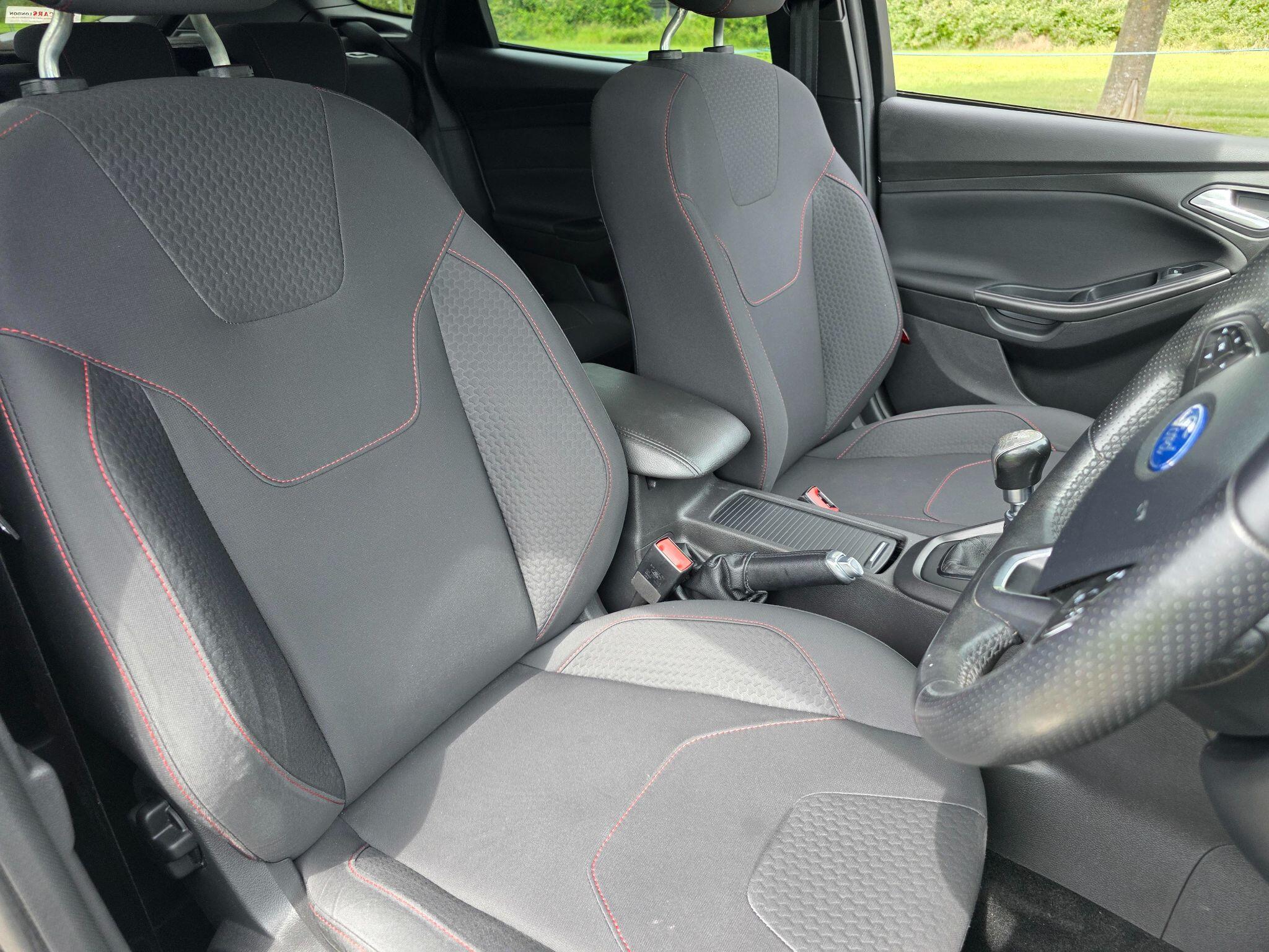 Ford Focus view 27