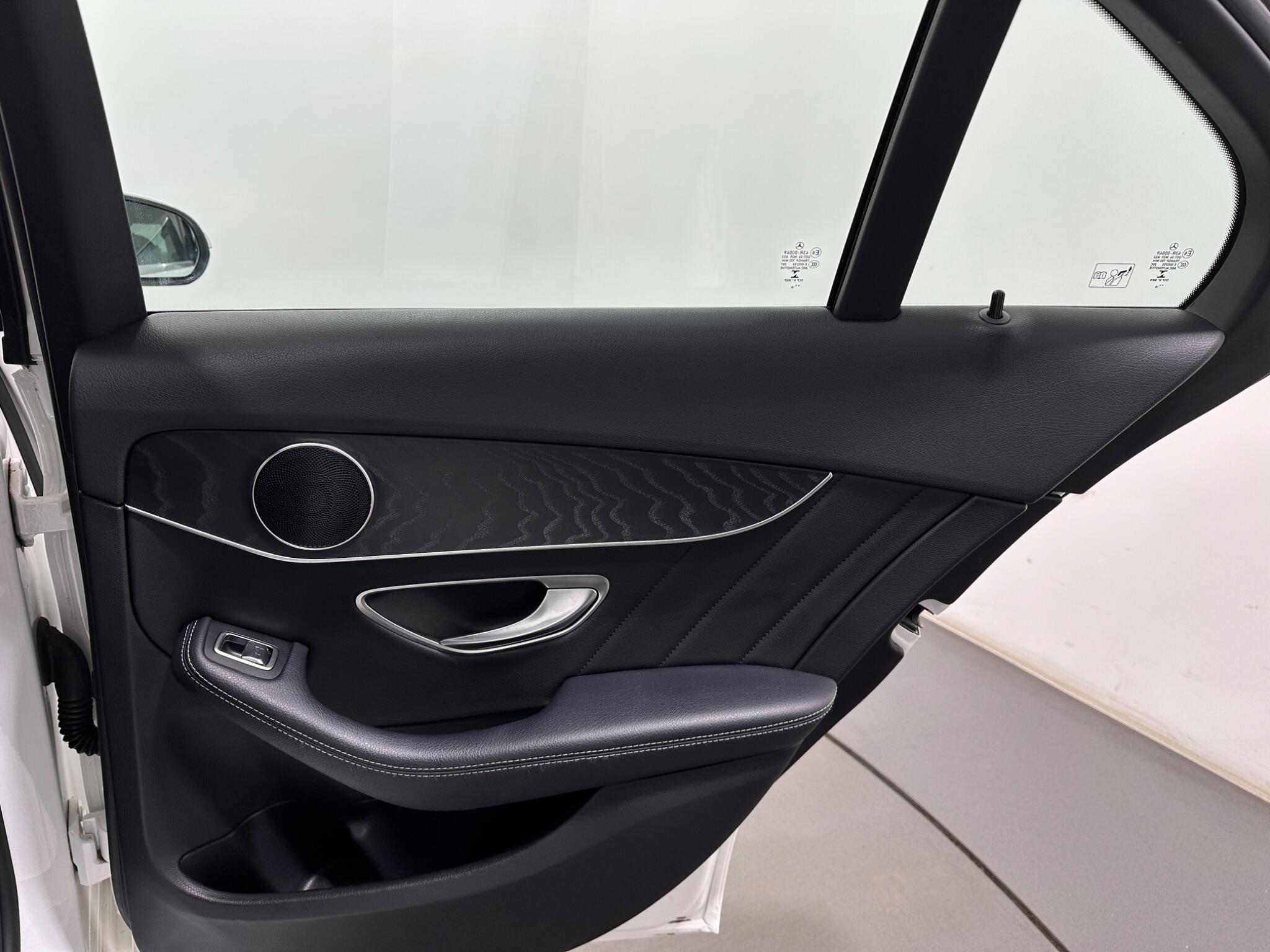 Mercedes-Benz C Class view 44