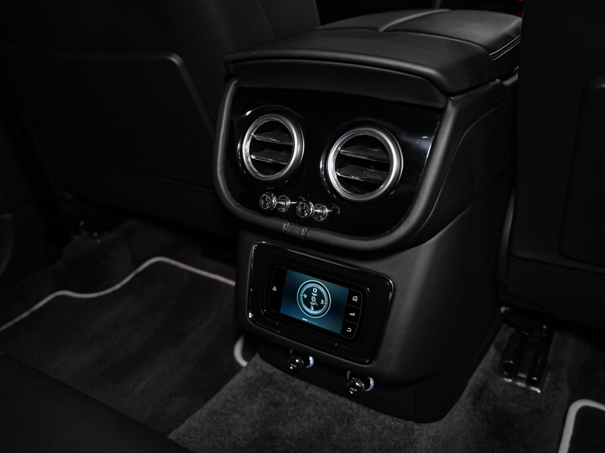Bentley Bentayga view 43