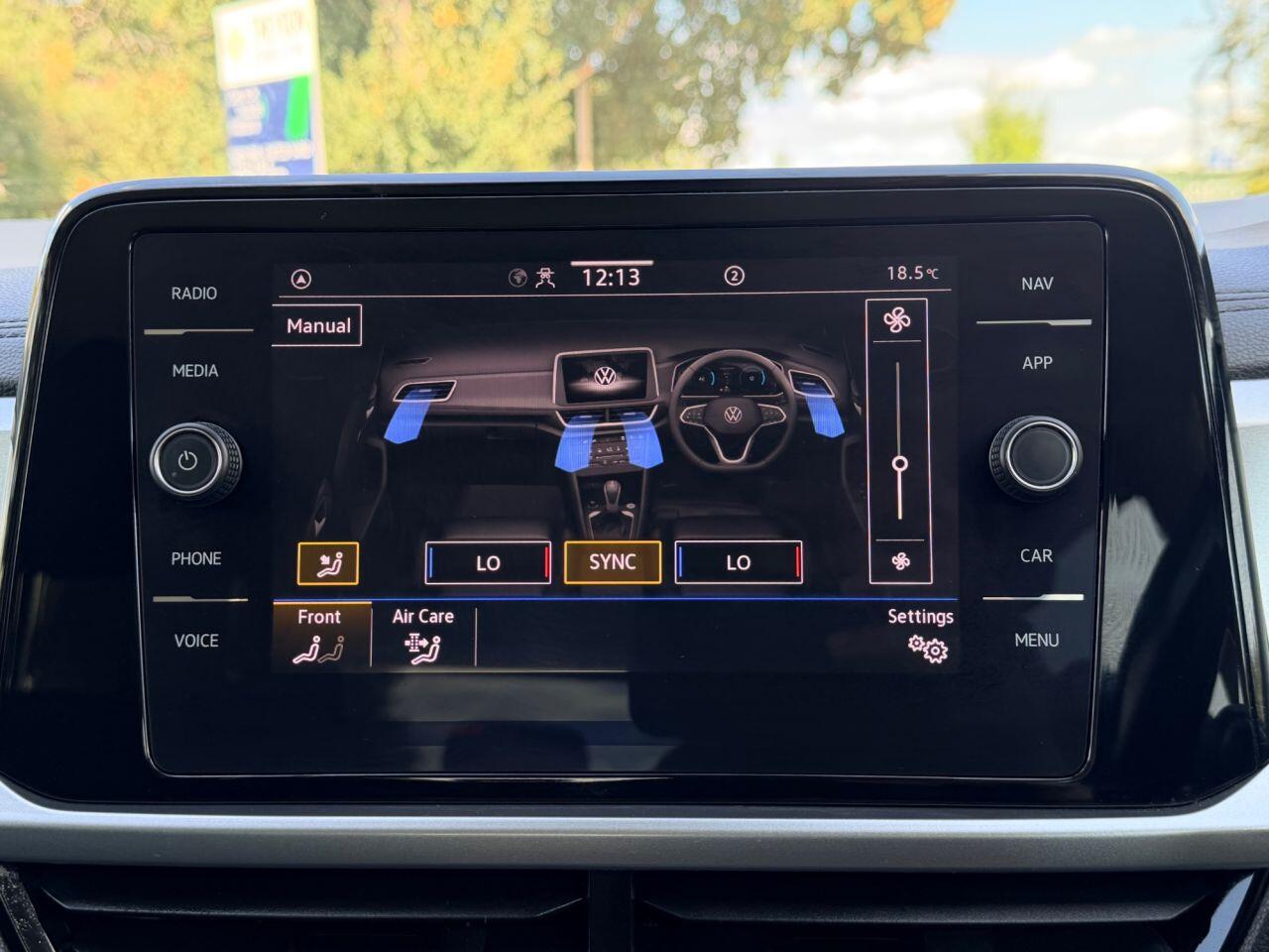 Volkswagen T-Roc view 50