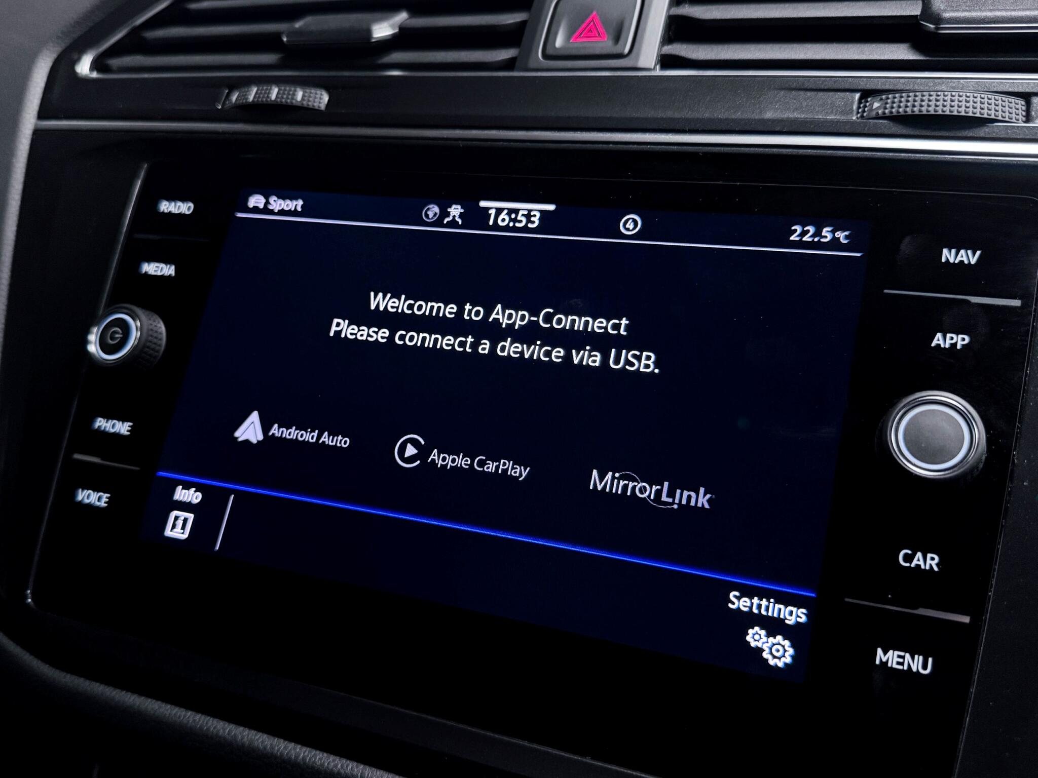 Volkswagen Tiguan view 42