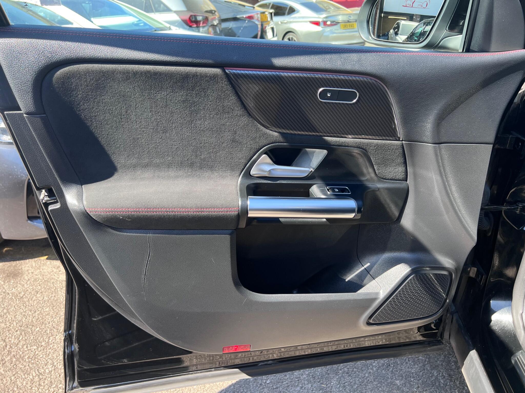 Mercedes-Benz Gla view 37