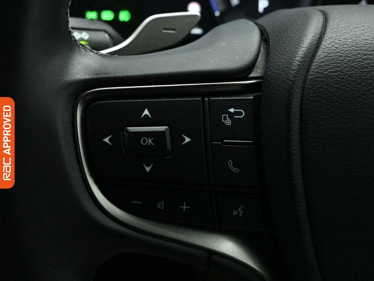 Lexus Ux view 26