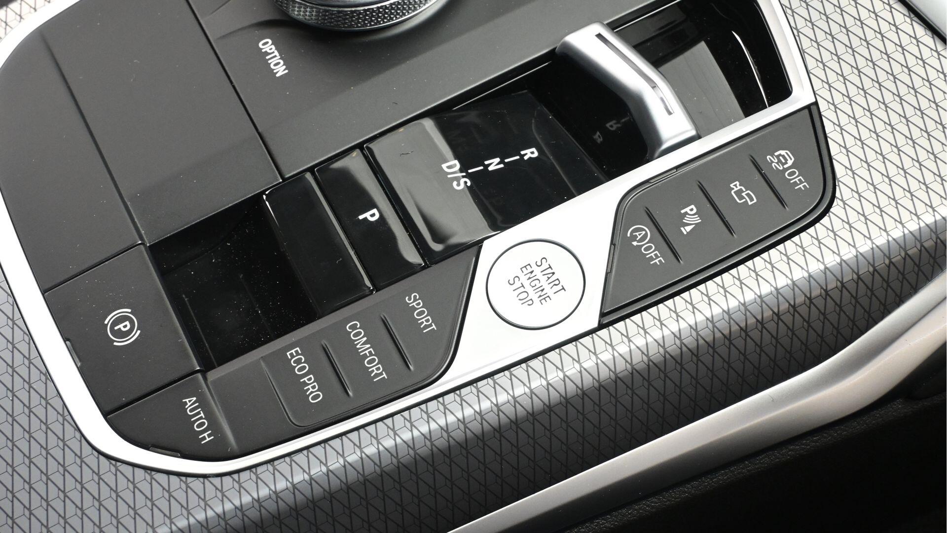 BMW 3 Series view 19